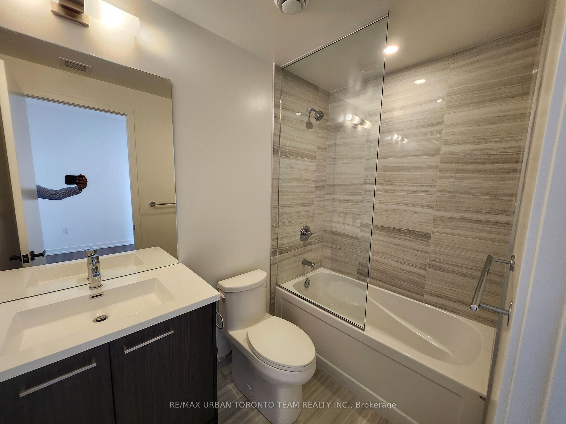 Photo 9 of Unit 3203, 28 Interchange Way, Vaughan, Vaughan Corporate Centre — HOMEH