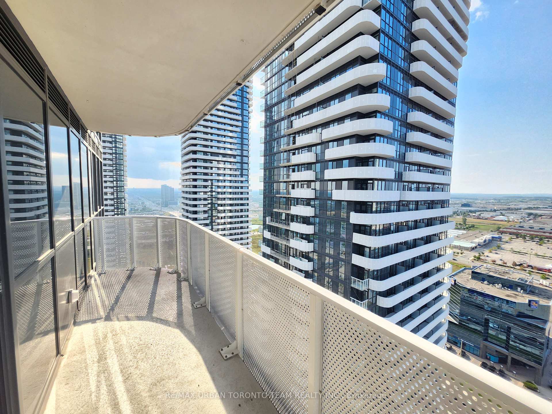 Photo 10 of Unit 3203, 28 Interchange Way, Vaughan, Vaughan Corporate Centre — HOMEH