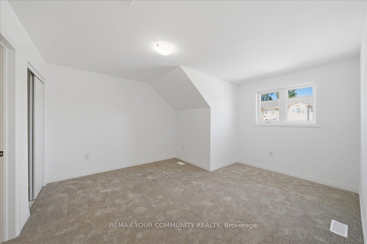 Photo 10 of 26 Flan Boulevard, Barrie, Rural Barrie Southeast — HOMEH