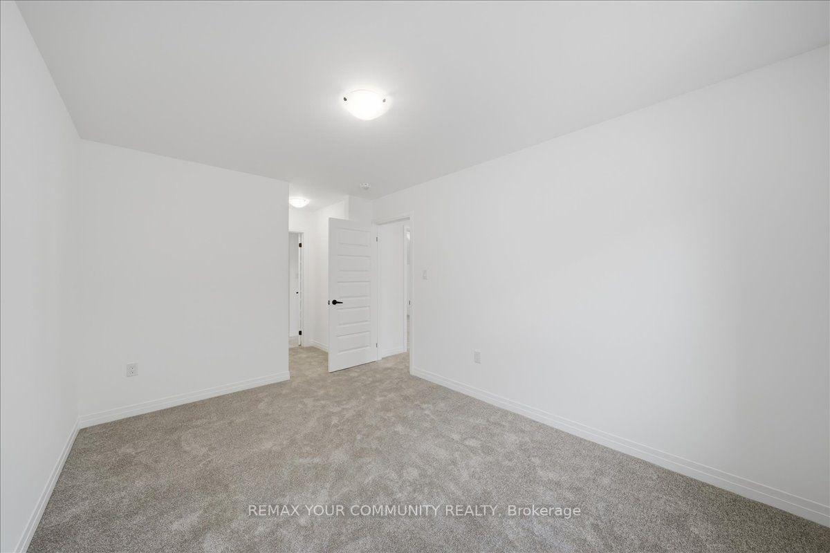 Photo 13 of 26 Flan Boulevard, Barrie, Rural Barrie Southeast — HOMEH