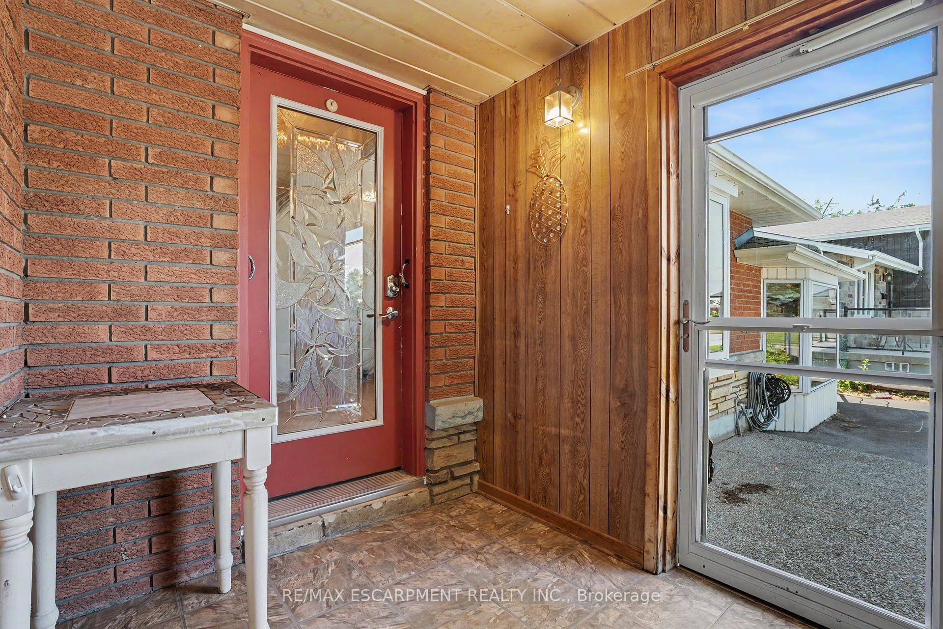 Photo 3 of 87 Mcdonald Avenue, Thorold, Thorold Downtown — HOMEH