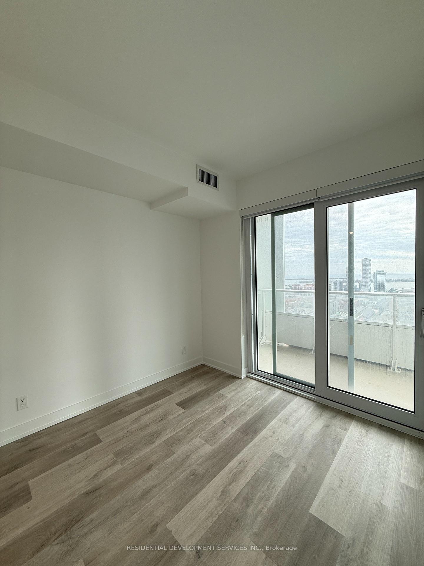 Photo 5 of Unit 3310, 88 Queen Street, Toronto, Church-Yonge Corridor — HOMEH
