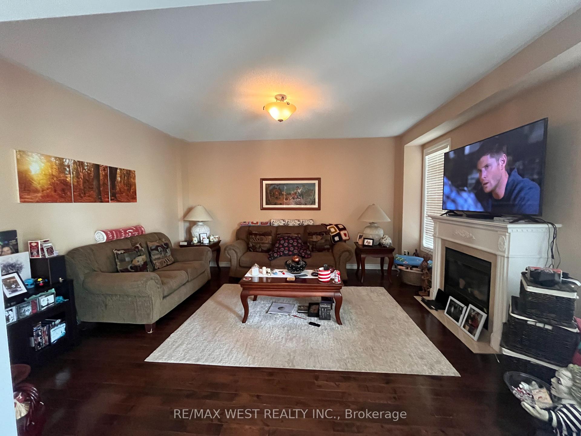 Photo 6 of 20 Regalia Way, Barrie, Innis-Shore — HOMEH