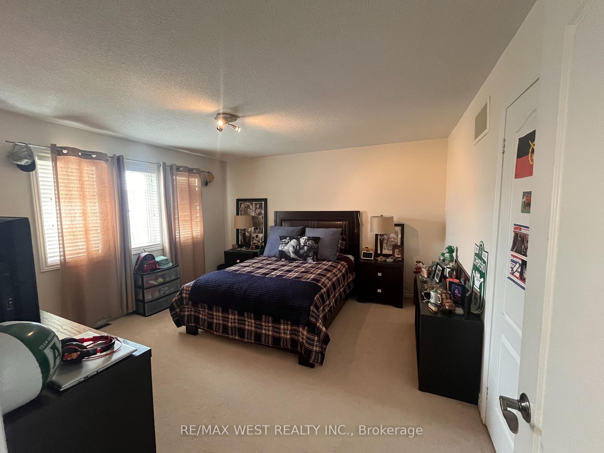 Photo 9 of 20 Regalia Way, Barrie, Innis-Shore — HOMEH