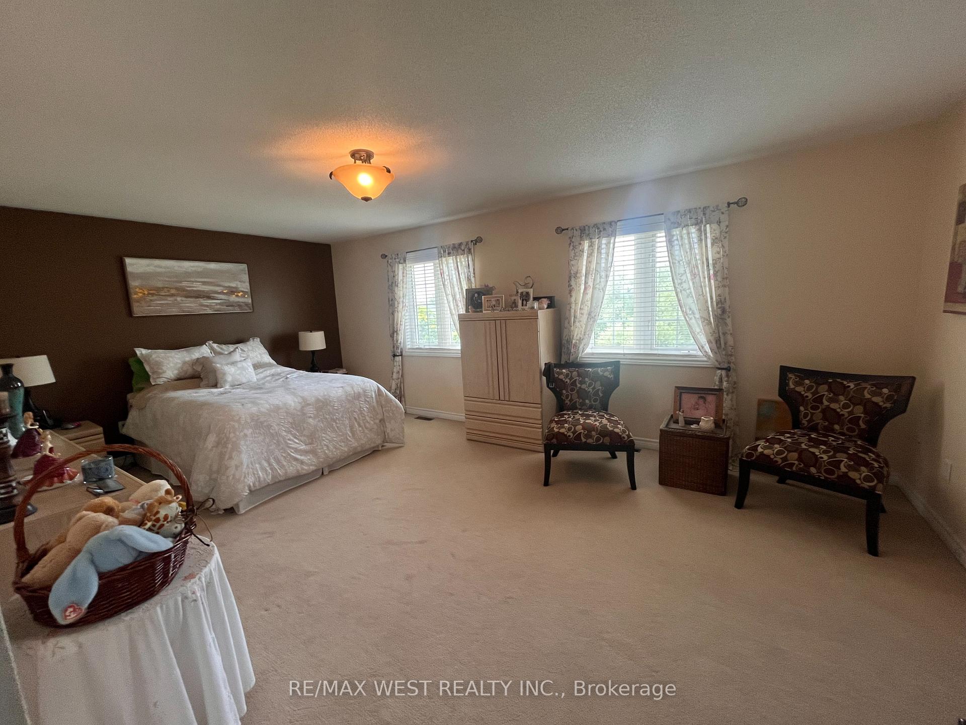 Photo 10 of 20 Regalia Way, Barrie, Innis-Shore — HOMEH