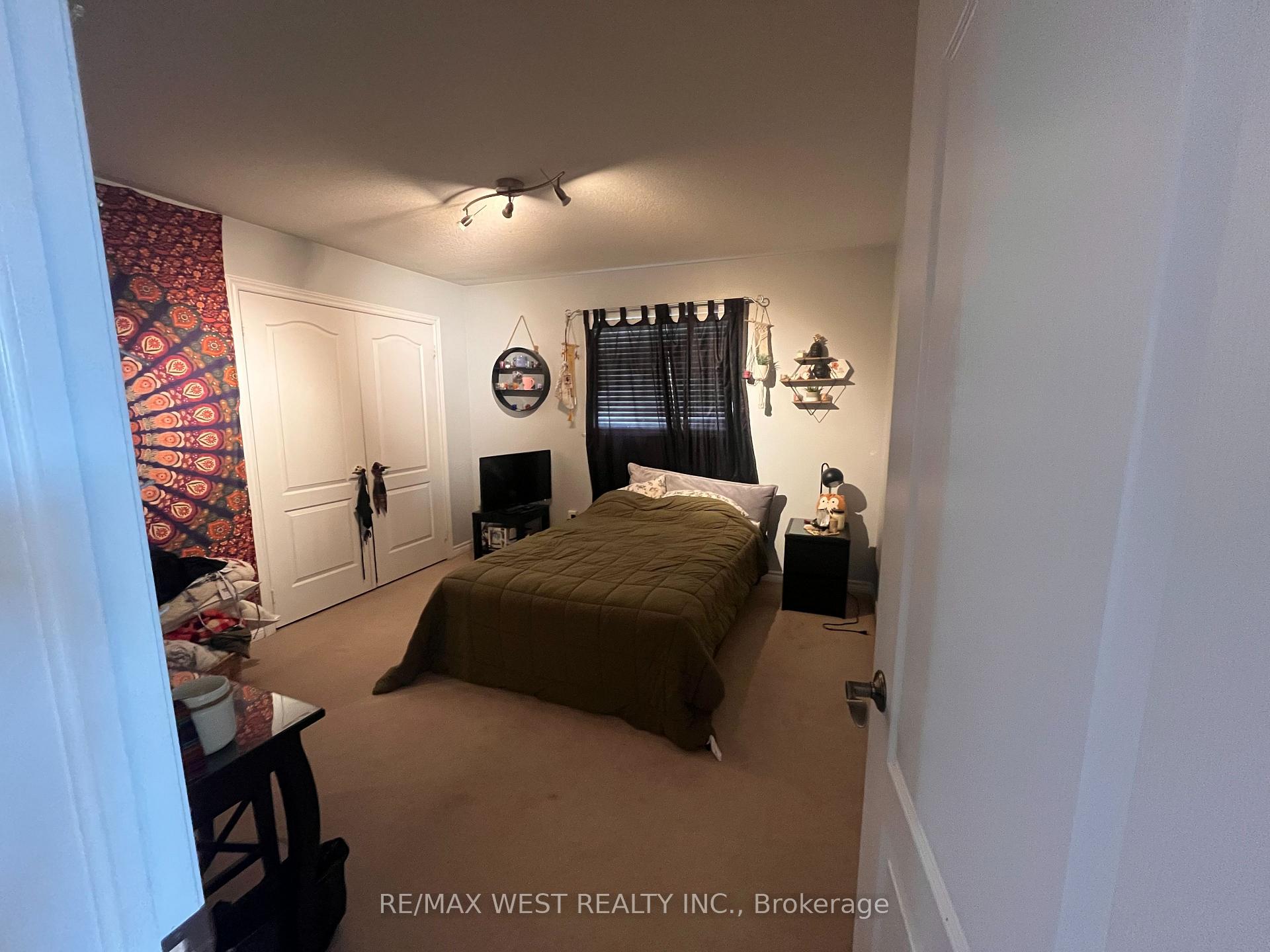 Photo 12 of 20 Regalia Way, Barrie, Innis-Shore — HOMEH