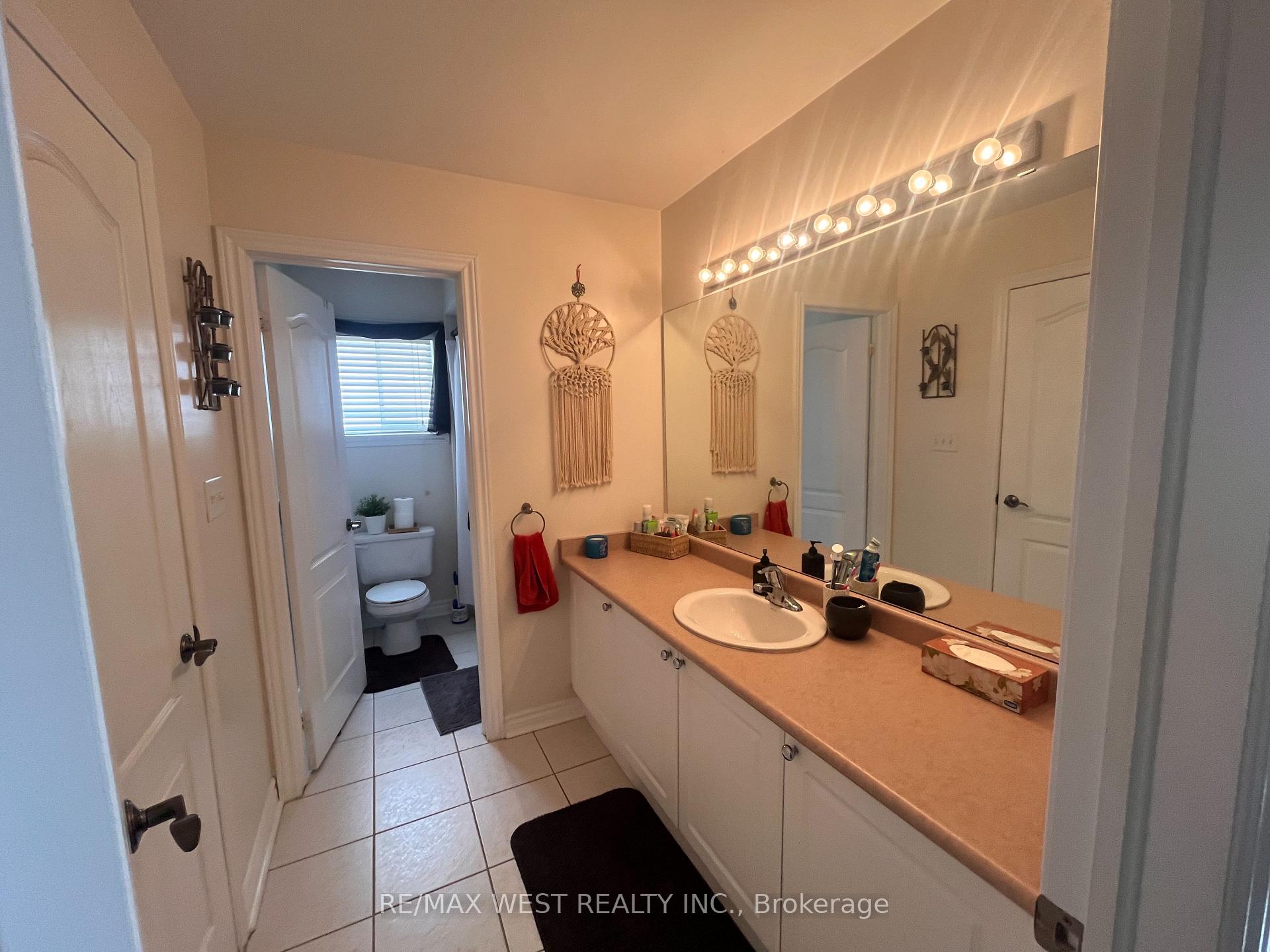 Photo 13 of 20 Regalia Way, Barrie, Innis-Shore — HOMEH