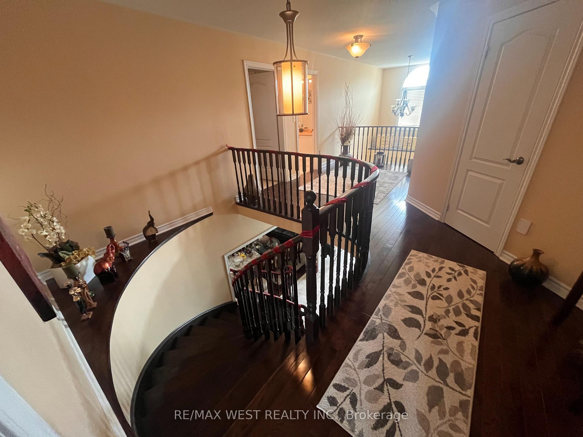 Photo 14 of 20 Regalia Way, Barrie, Innis-Shore — HOMEH
