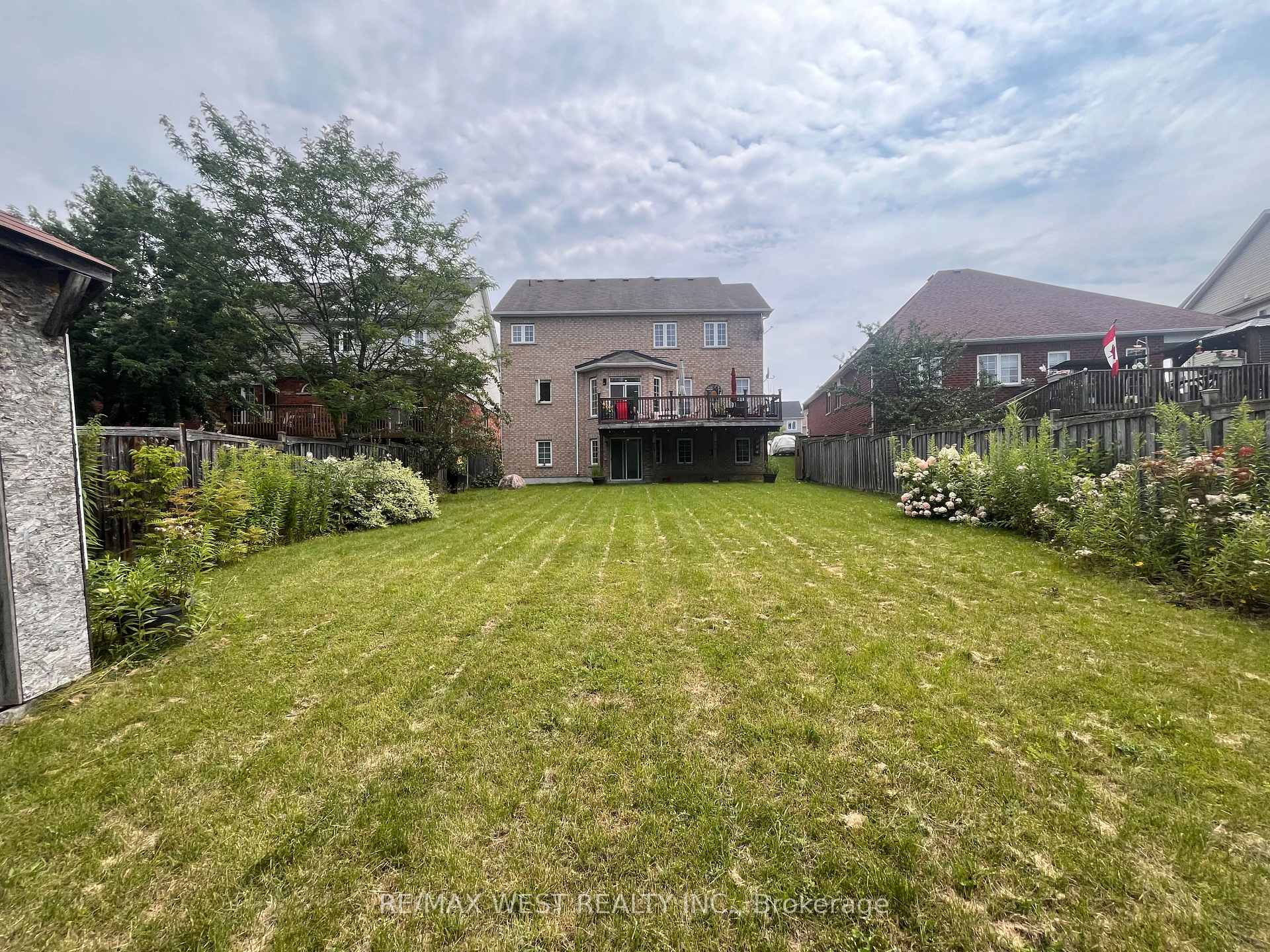 Photo 16 of 20 Regalia Way, Barrie, Innis-Shore — HOMEH