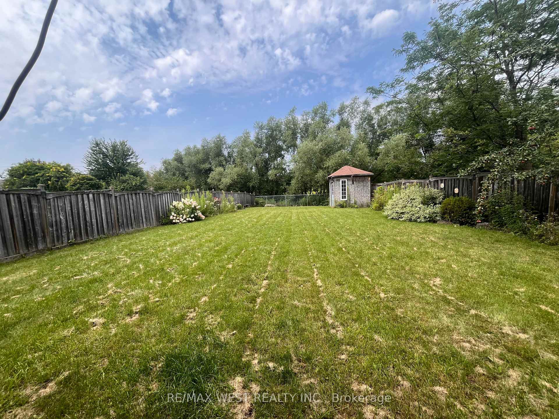 Photo 17 of 20 Regalia Way, Barrie, Innis-Shore — HOMEH