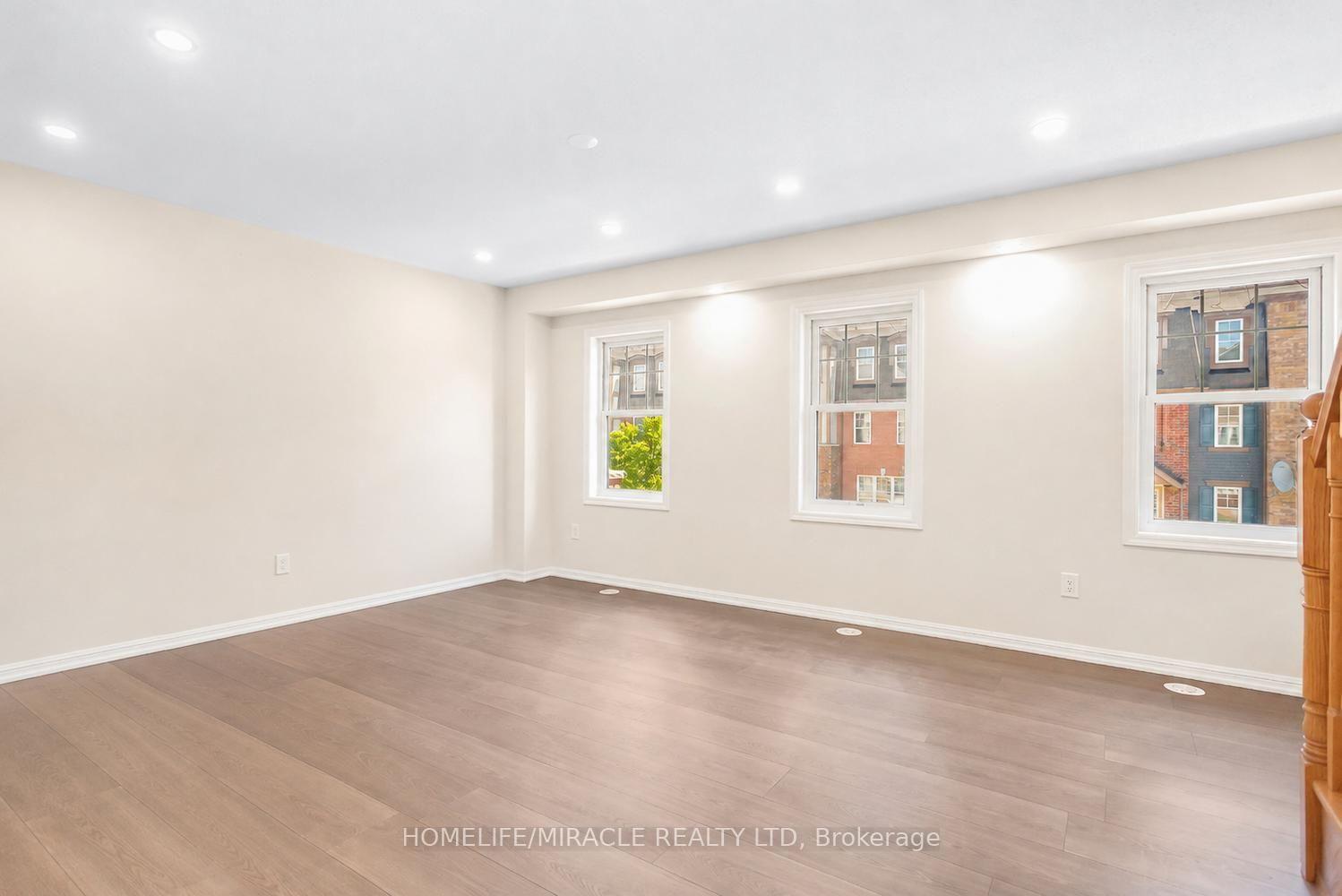 Photo 13 of 22 Crossbill Road, Brampton, Northwest Brampton — HOMEH