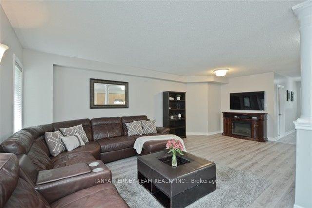 Photo 5 of 64 Melody Drive, Whitby, Brooklin — HOMEH