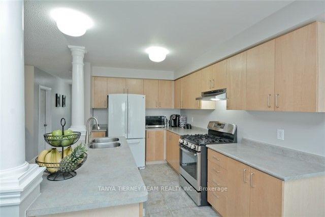 Photo 7 of 64 Melody Drive, Whitby, Brooklin — HOMEH