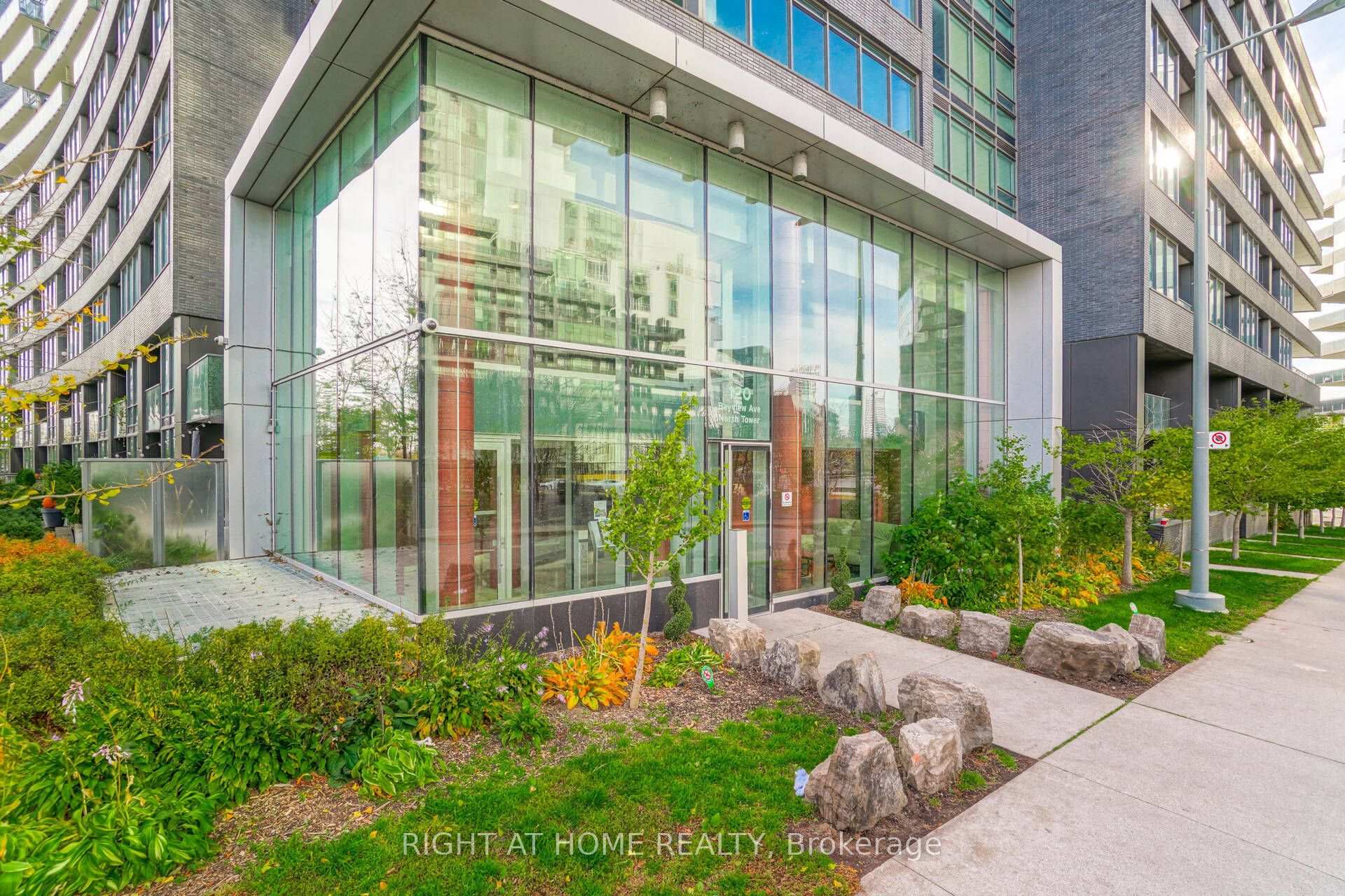 Photo 2 of Unit N821, 120 Bayview Avenue, Toronto, Waterfront Communities — HOMEH