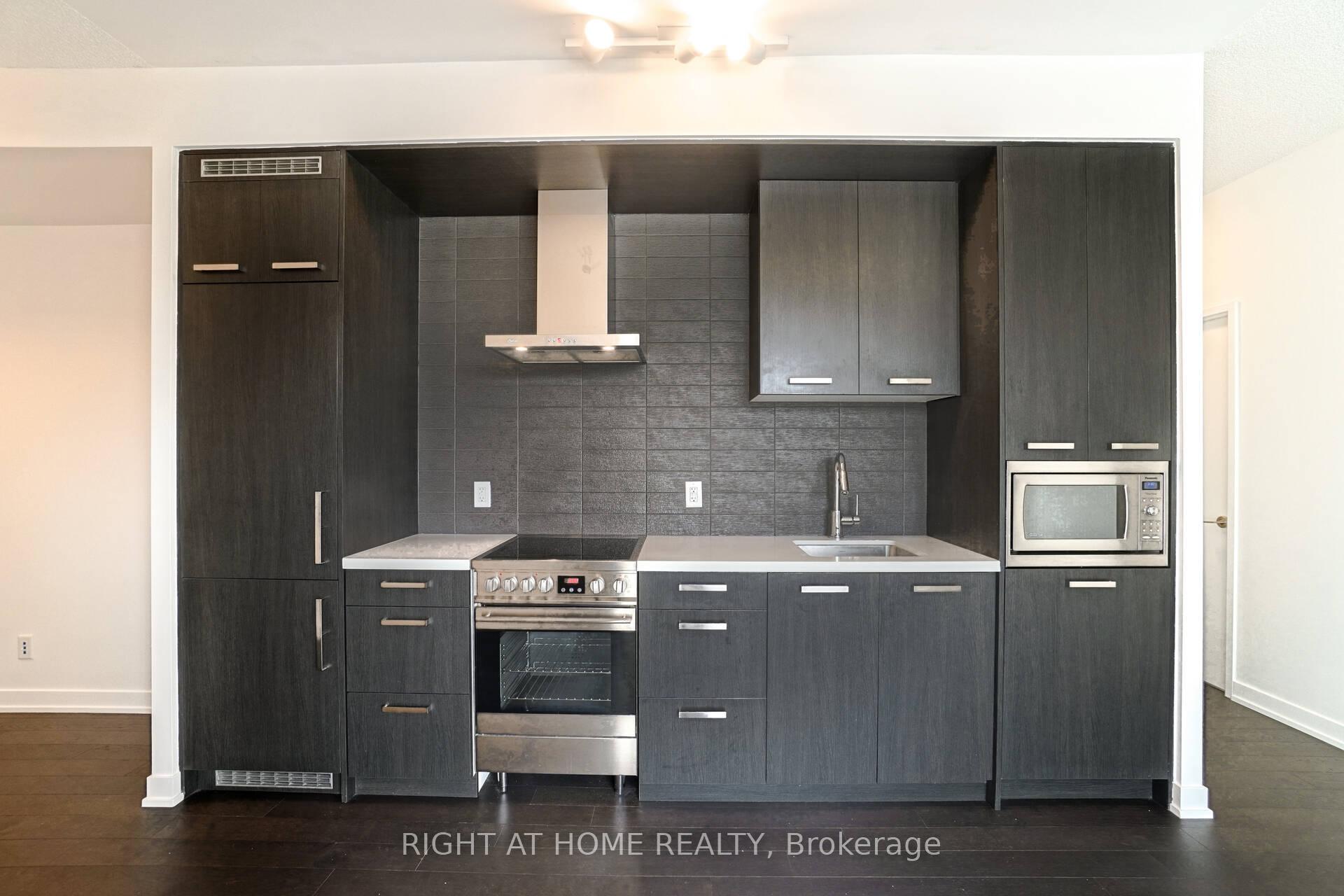 Photo 6 of Unit N821, 120 Bayview Avenue, Toronto, Waterfront Communities — HOMEH