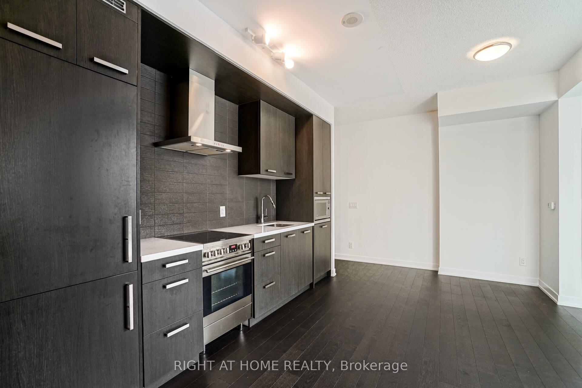 Photo 7 of Unit N821, 120 Bayview Avenue, Toronto, Waterfront Communities — HOMEH