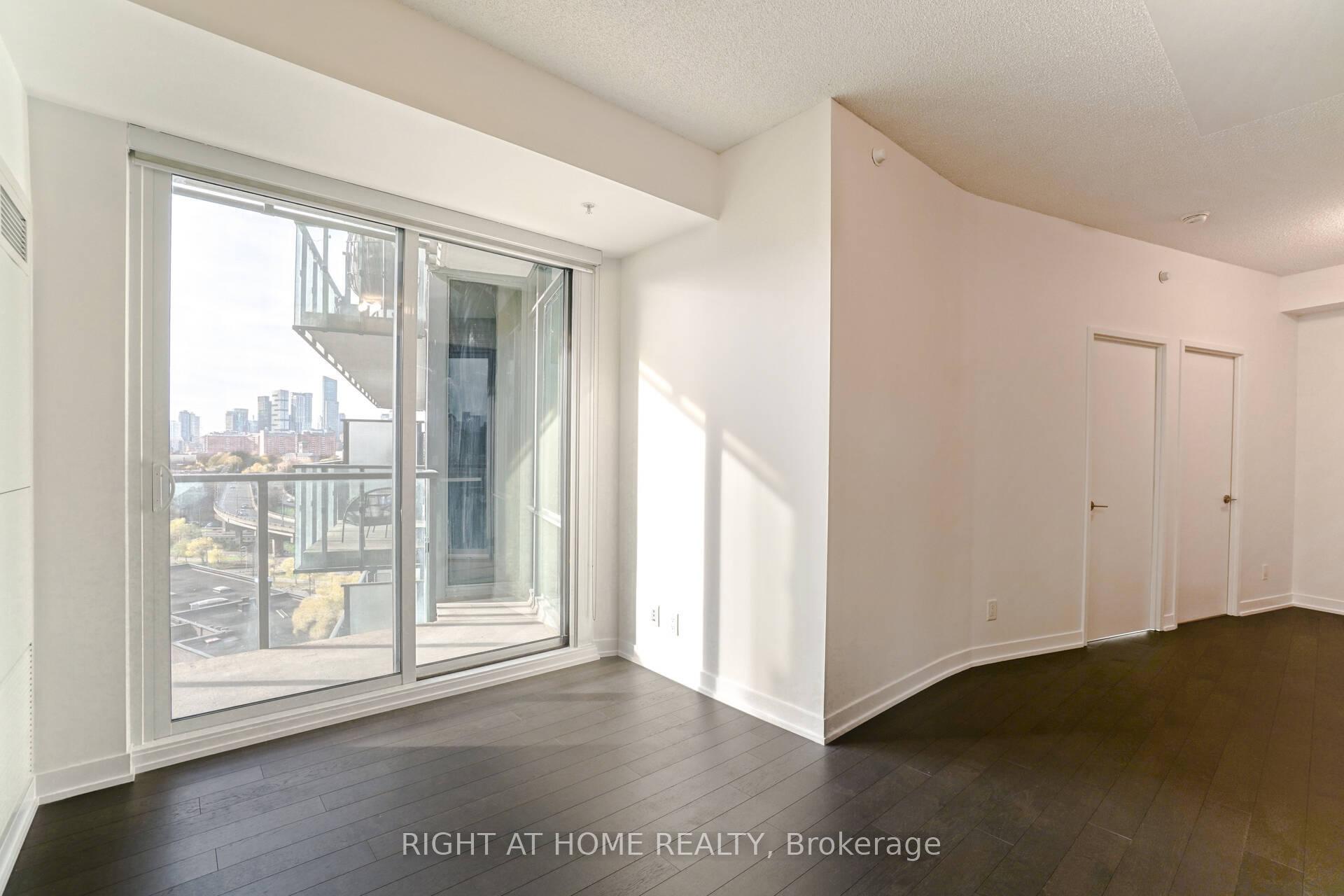Photo 9 of Unit N821, 120 Bayview Avenue, Toronto, Waterfront Communities — HOMEH