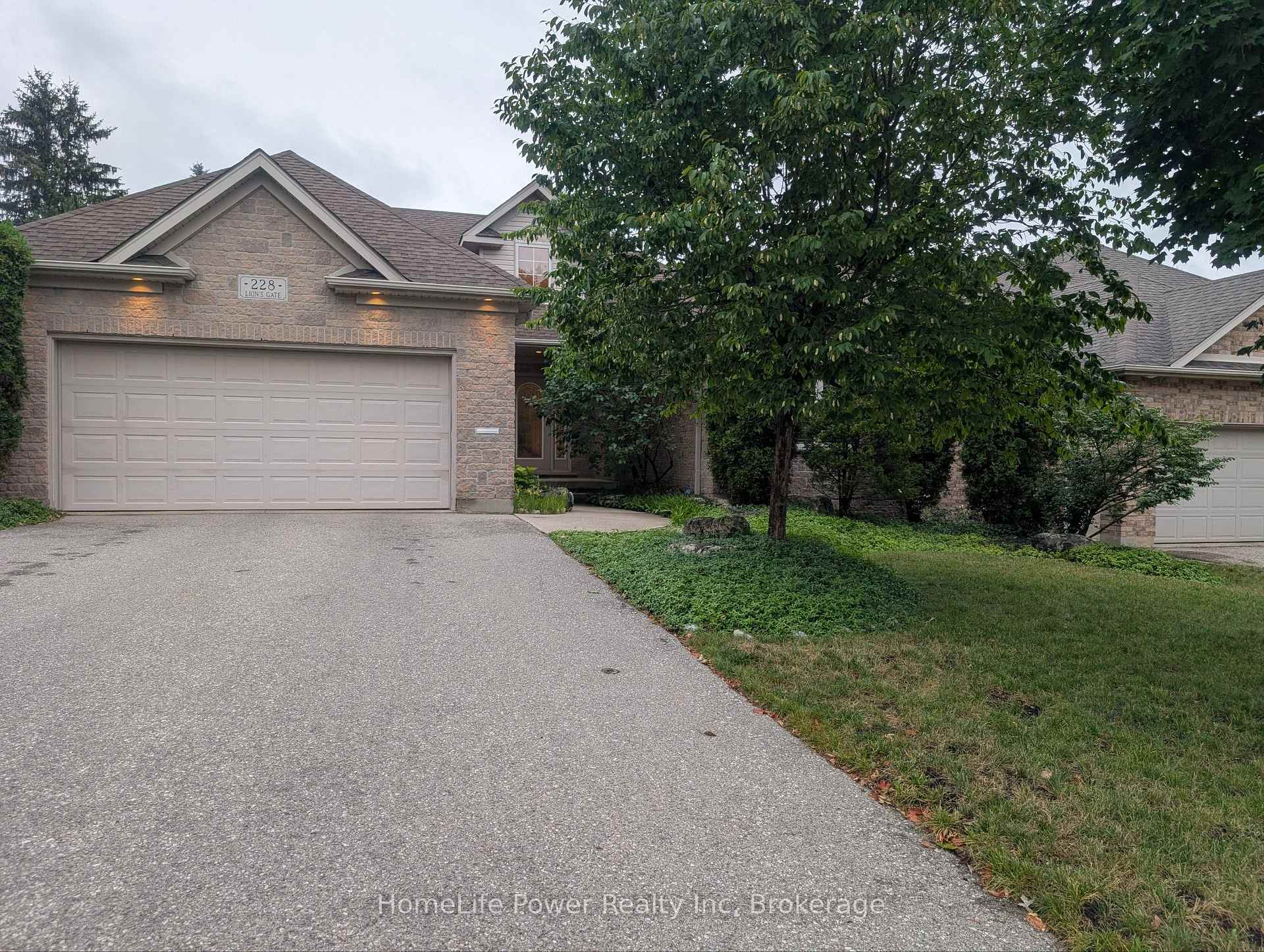 Photo 4 of 228 The Lions Gate, Waterloo, Beechwood — HOMEH