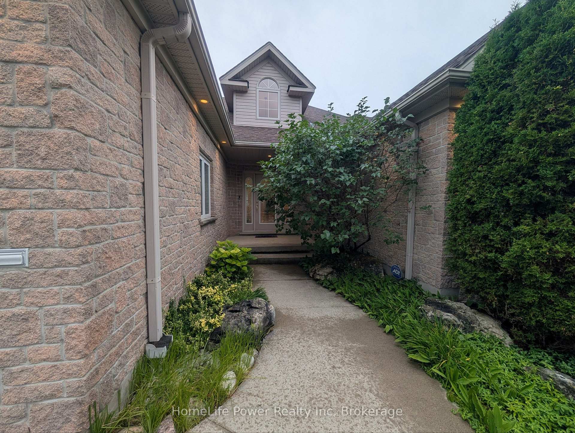 Photo 5 of 228 The Lions Gate, Waterloo, Beechwood — HOMEH