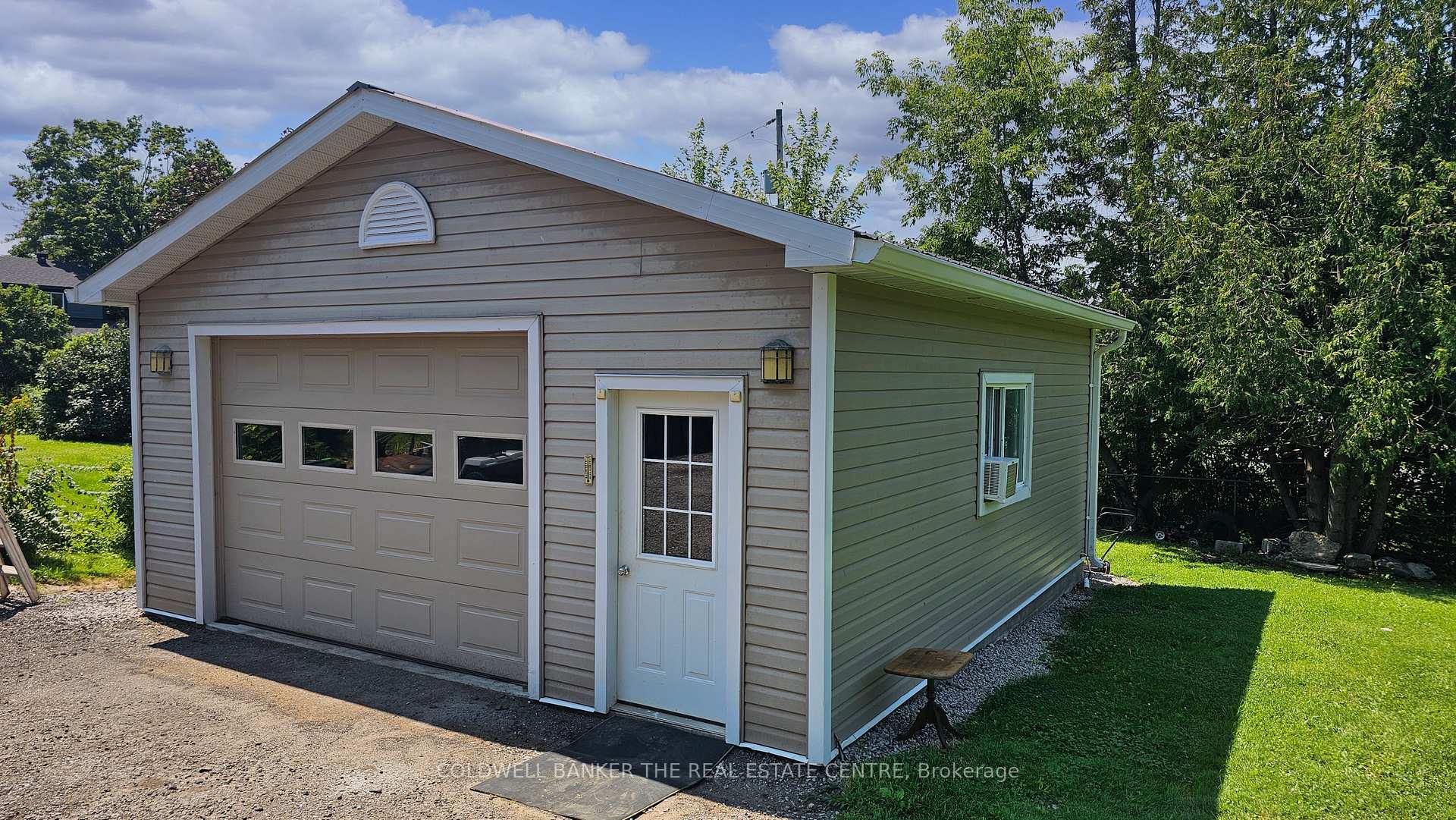 Photo 3 of 17 Courtland Street, Ramara, Atherley — HOMEH