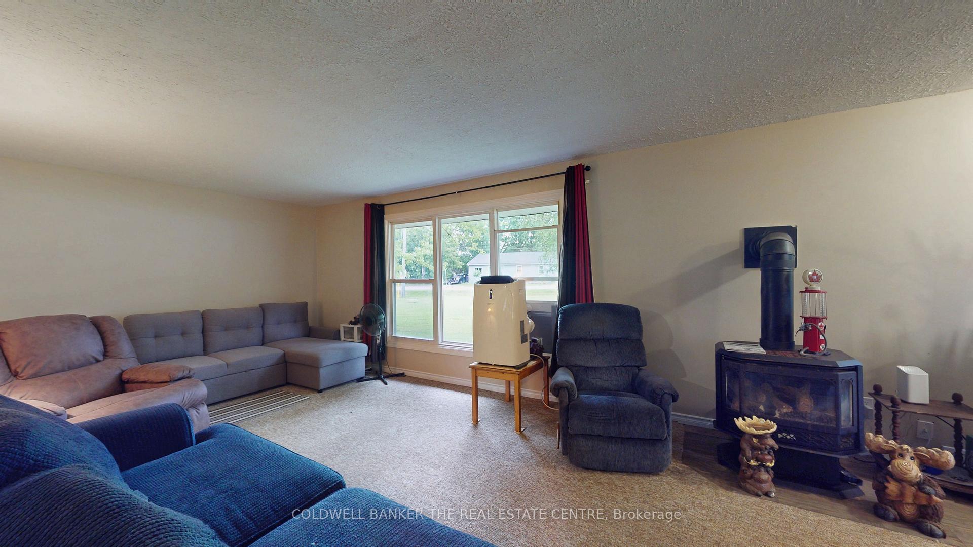 Photo 8 of 17 Courtland Street, Ramara, Atherley — HOMEH