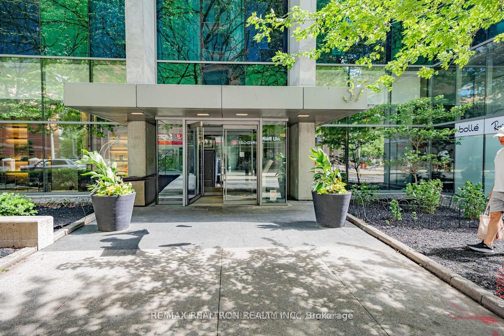 Photo 1 of Unit 2002, 37 Grosvenor Street, Toronto, Bay Street Corridor — HOMEH