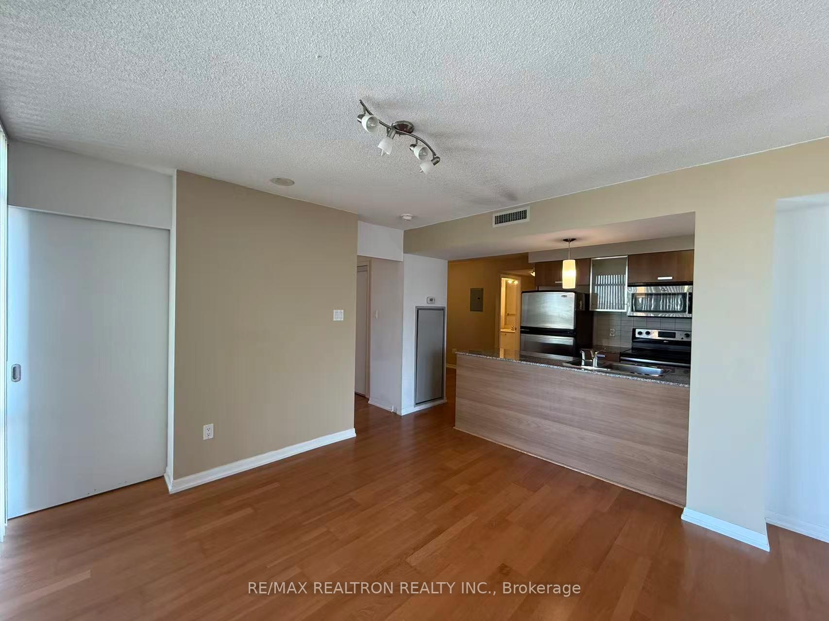 Photo 3 of Unit 2002, 37 Grosvenor Street, Toronto, Bay Street Corridor — HOMEH