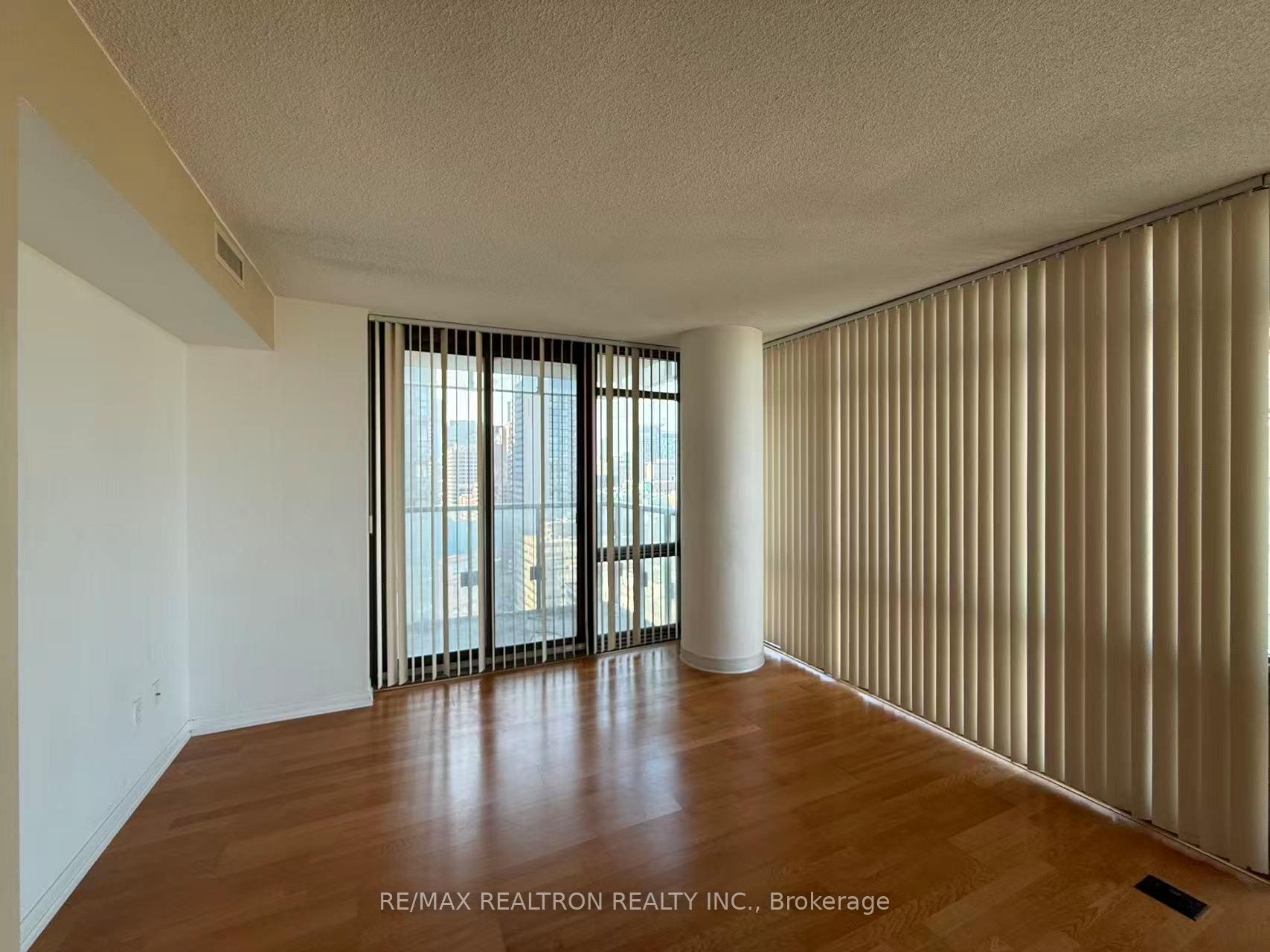 Photo 5 of Unit 2002, 37 Grosvenor Street, Toronto, Bay Street Corridor — HOMEH
