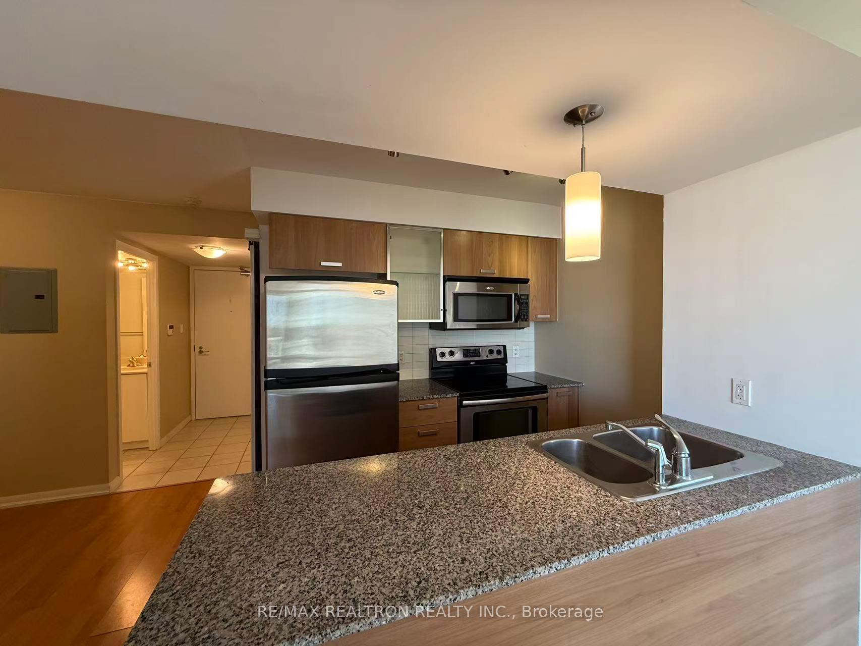 Photo 6 of Unit 2002, 37 Grosvenor Street, Toronto, Bay Street Corridor — HOMEH