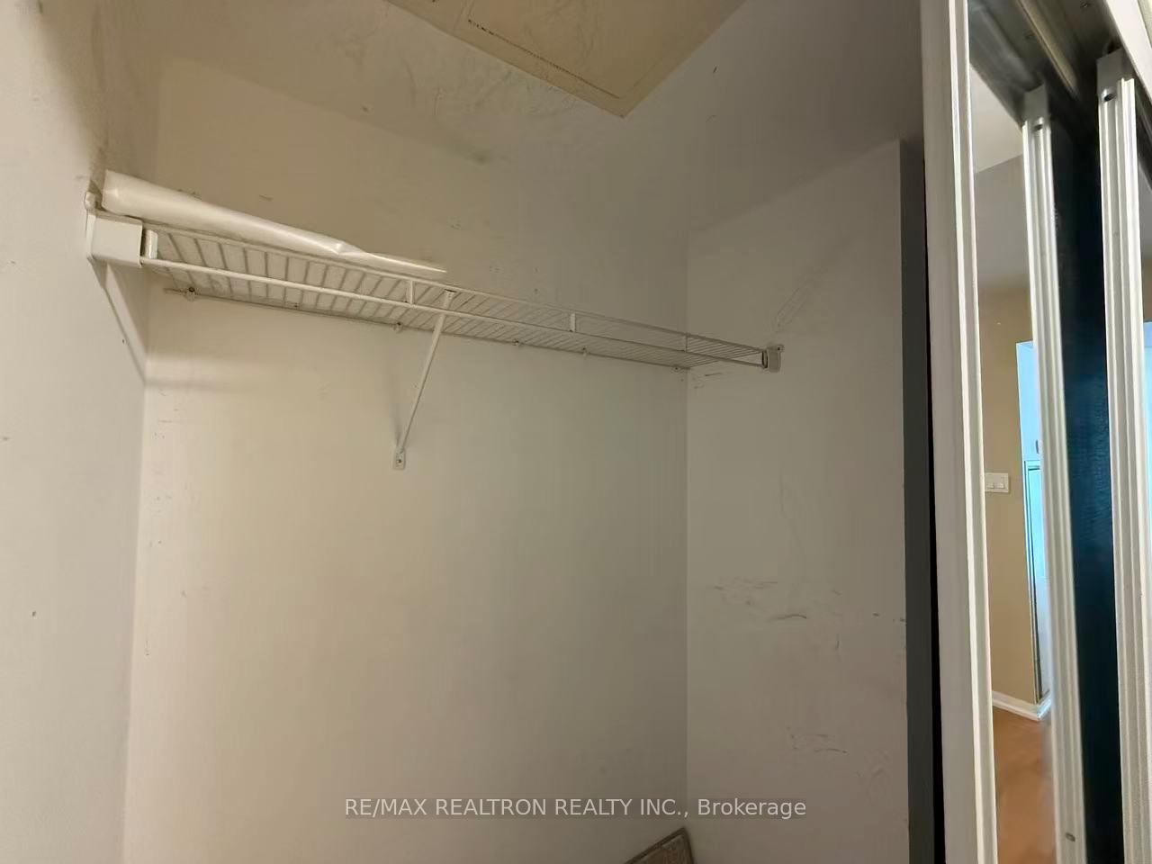 Photo 8 of Unit 2002, 37 Grosvenor Street, Toronto, Bay Street Corridor — HOMEH