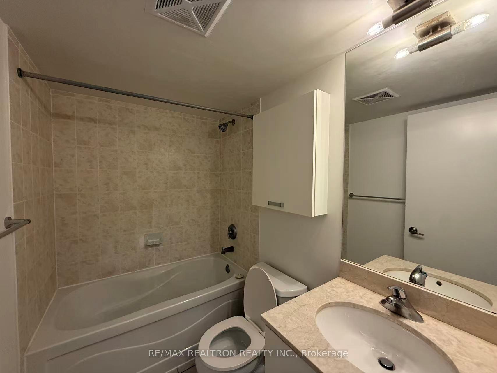 Photo 9 of Unit 2002, 37 Grosvenor Street, Toronto, Bay Street Corridor — HOMEH