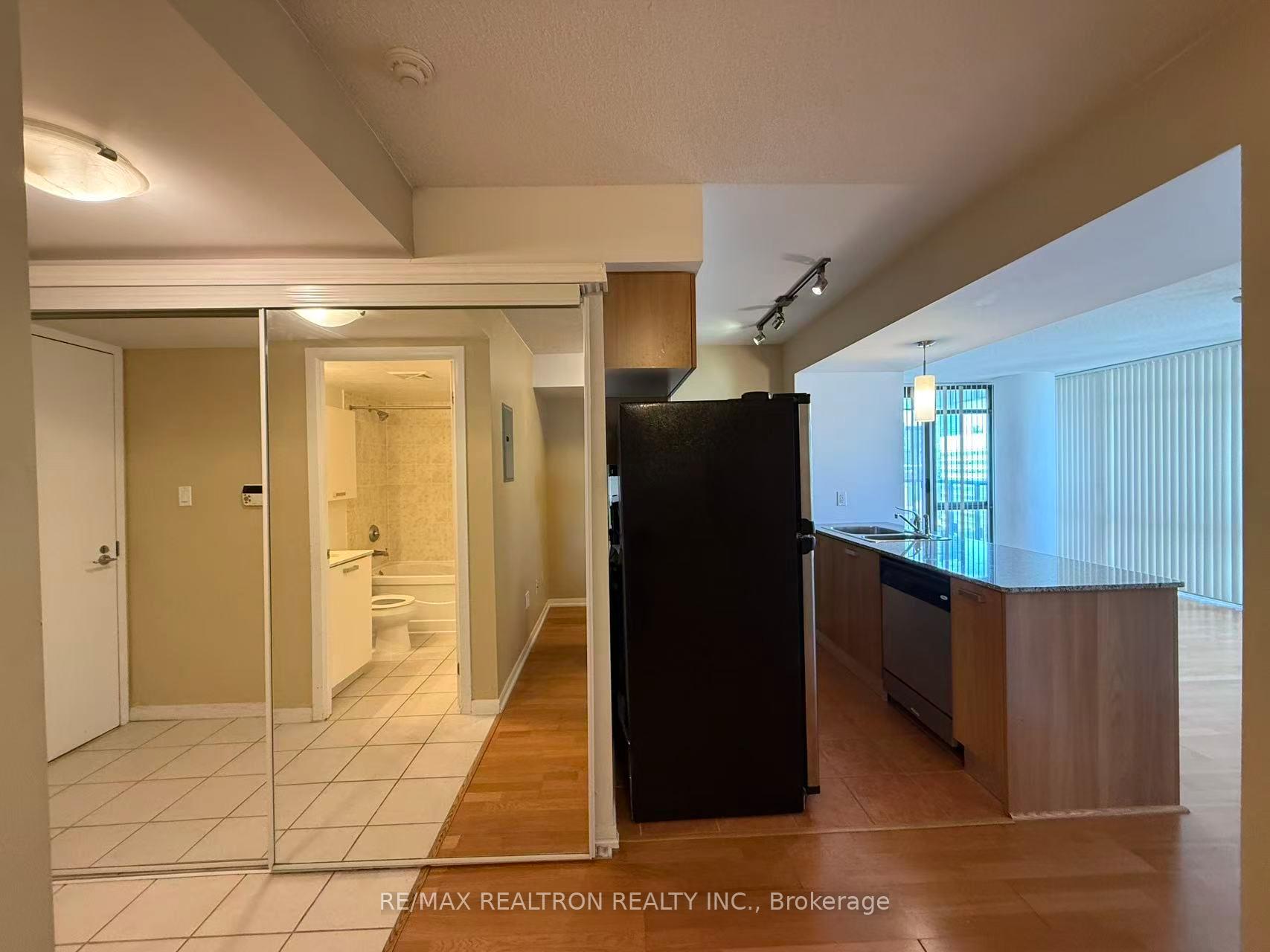 Photo 19 of Unit 2002, 37 Grosvenor Street, Toronto, Bay Street Corridor — HOMEH