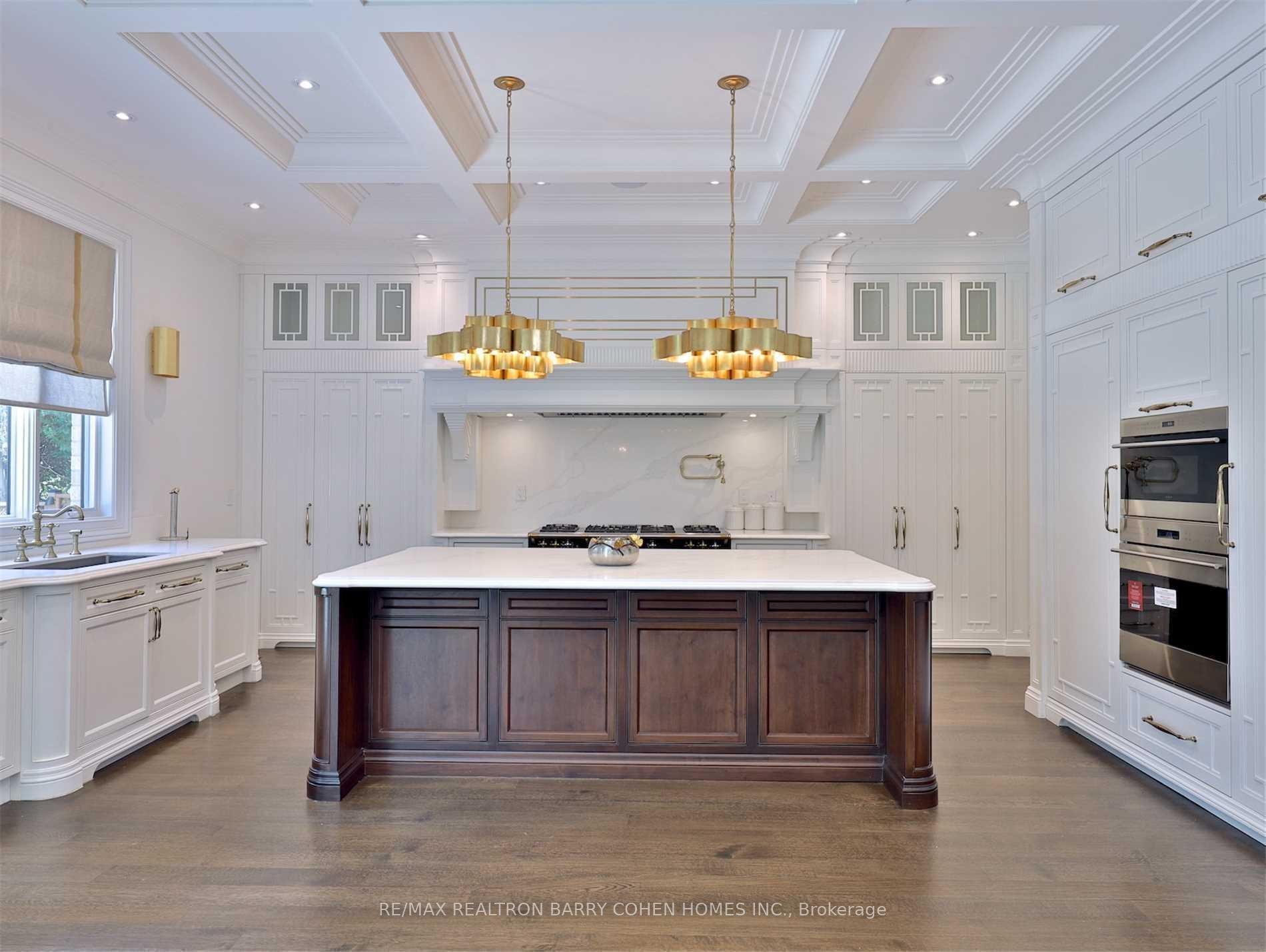 Photo 17 of 39 Arjay Crescent, North York, Bridle Path-Sunnybrook-York Mills — HOMEH