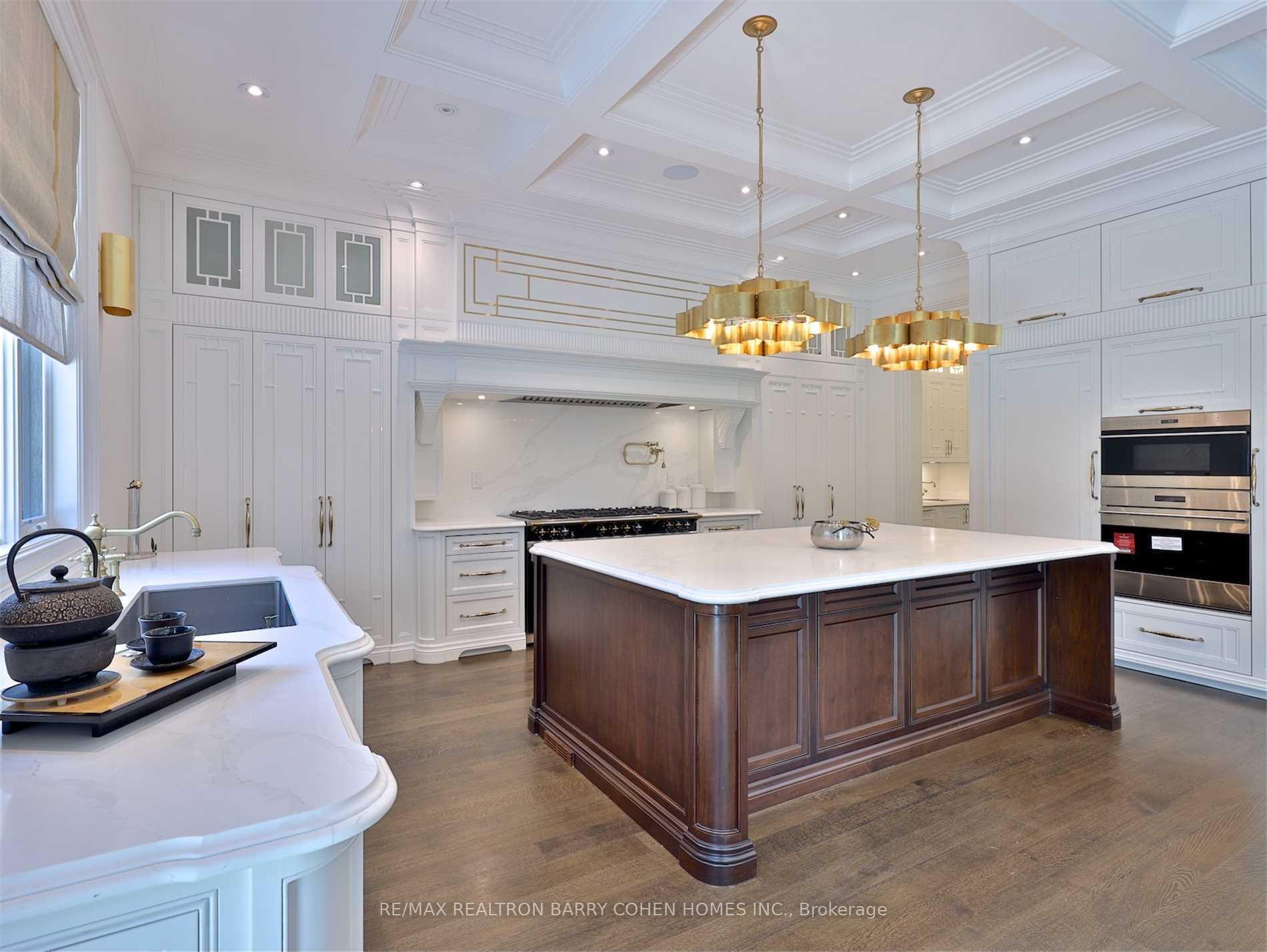 Photo 12 of 39 Arjay Crescent, North York, Bridle Path-Sunnybrook-York Mills — HOMEH