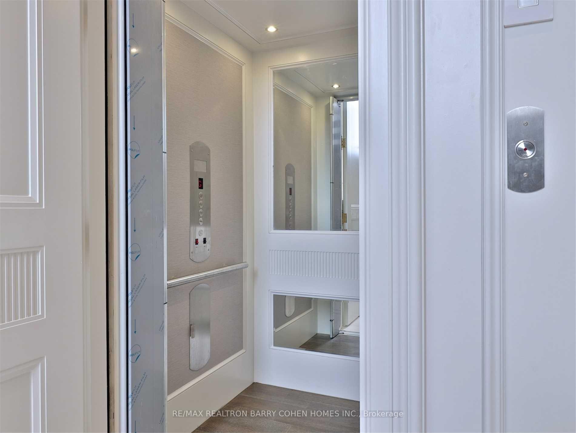 Photo 23 of 39 Arjay Crescent, North York, Bridle Path-Sunnybrook-York Mills — HOMEH