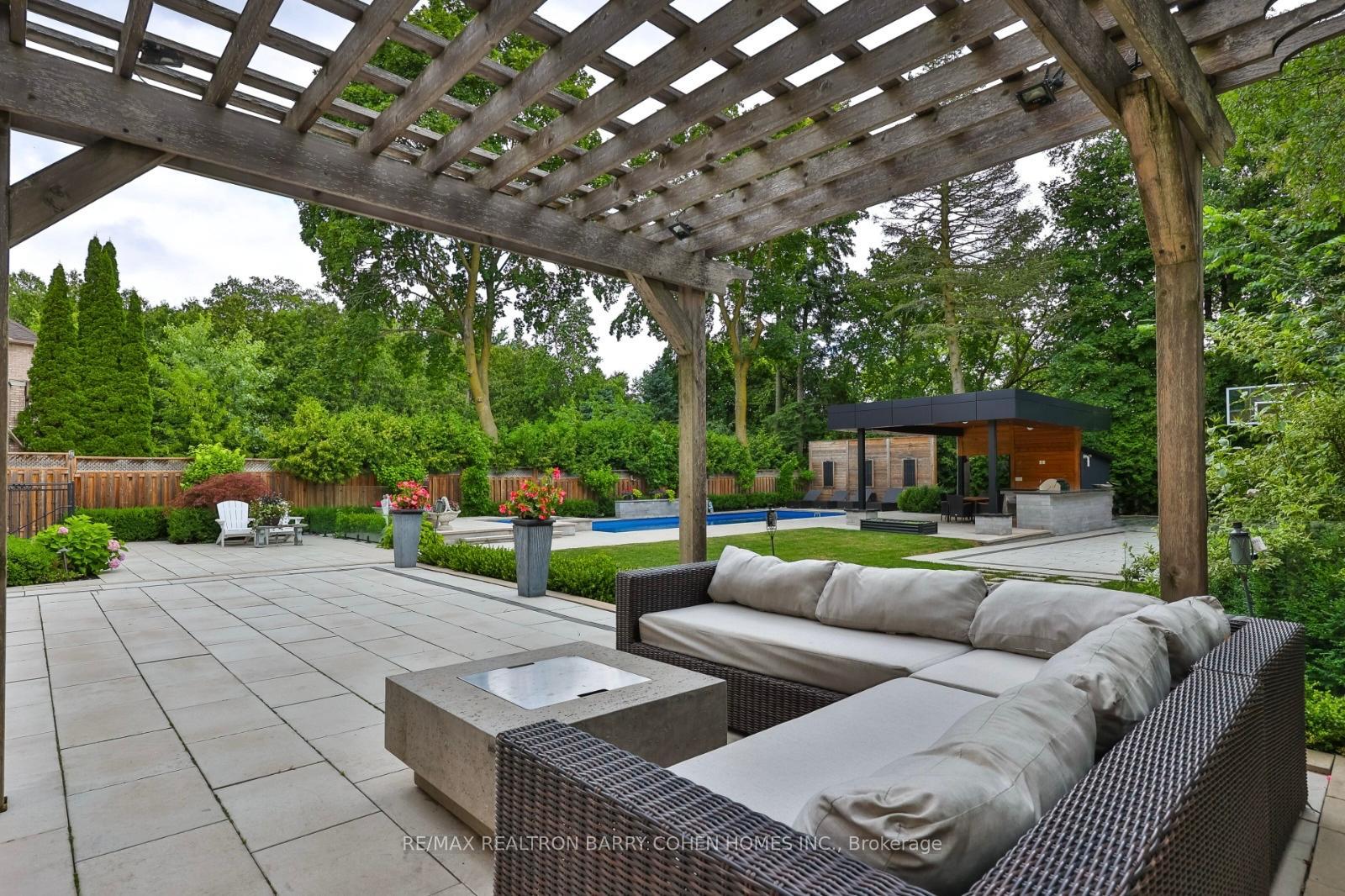 Photo 20 of 39 Arjay Crescent, North York, Bridle Path-Sunnybrook-York Mills — HOMEH
