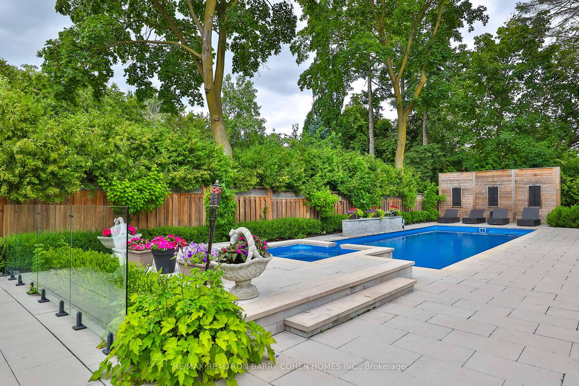 Photo 22 of 39 Arjay Crescent, North York, Bridle Path-Sunnybrook-York Mills — HOMEH
