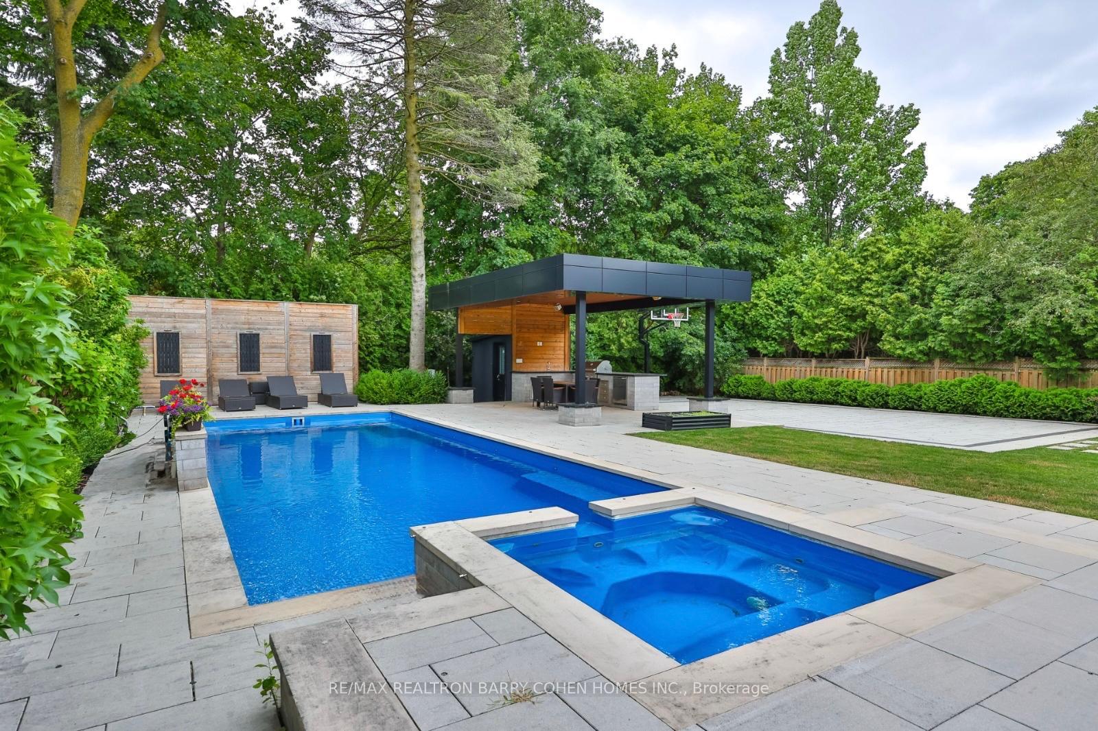 Photo 24 of 39 Arjay Crescent, North York, Bridle Path-Sunnybrook-York Mills — HOMEH