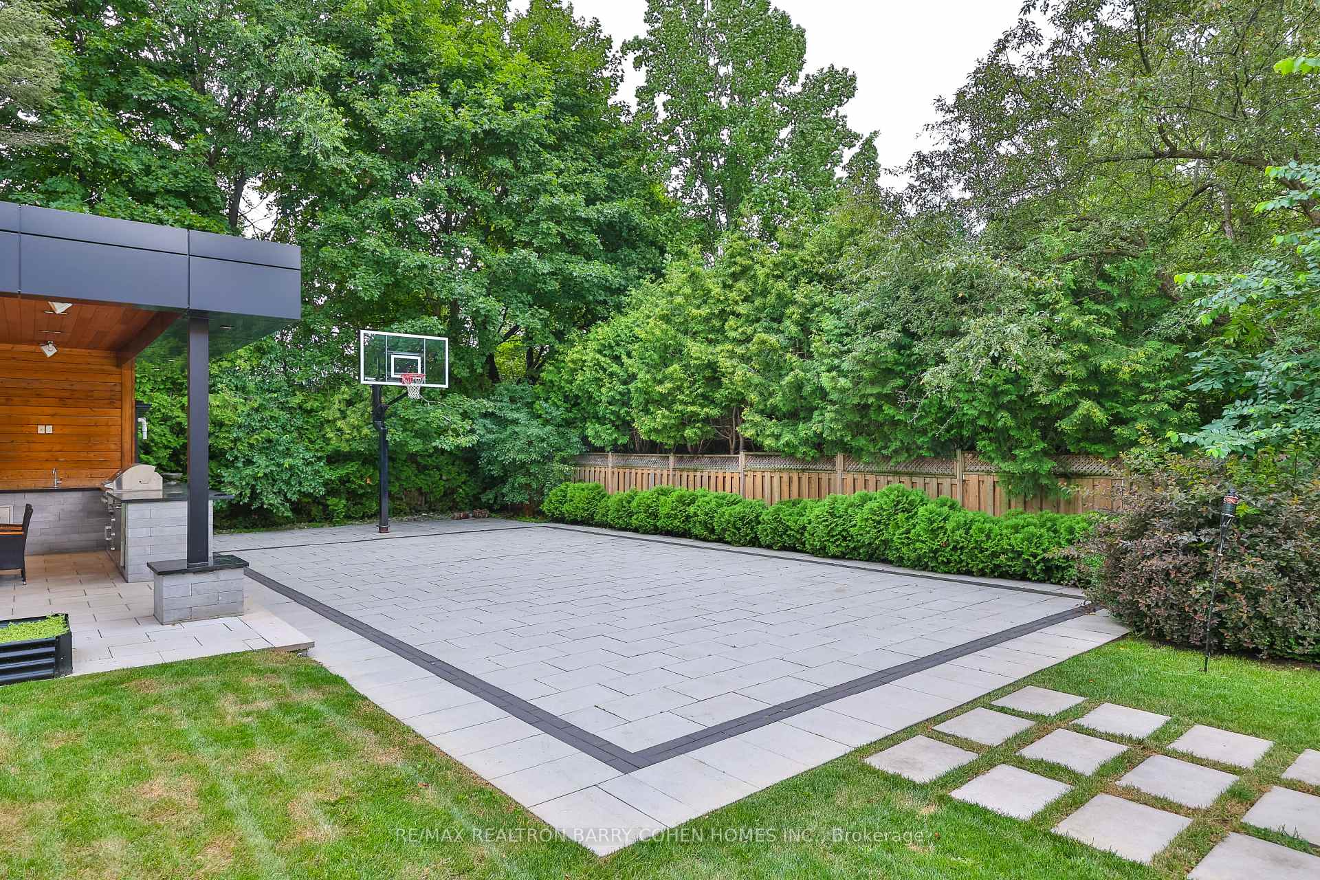 Photo 26 of 39 Arjay Crescent, North York, Bridle Path-Sunnybrook-York Mills — HOMEH