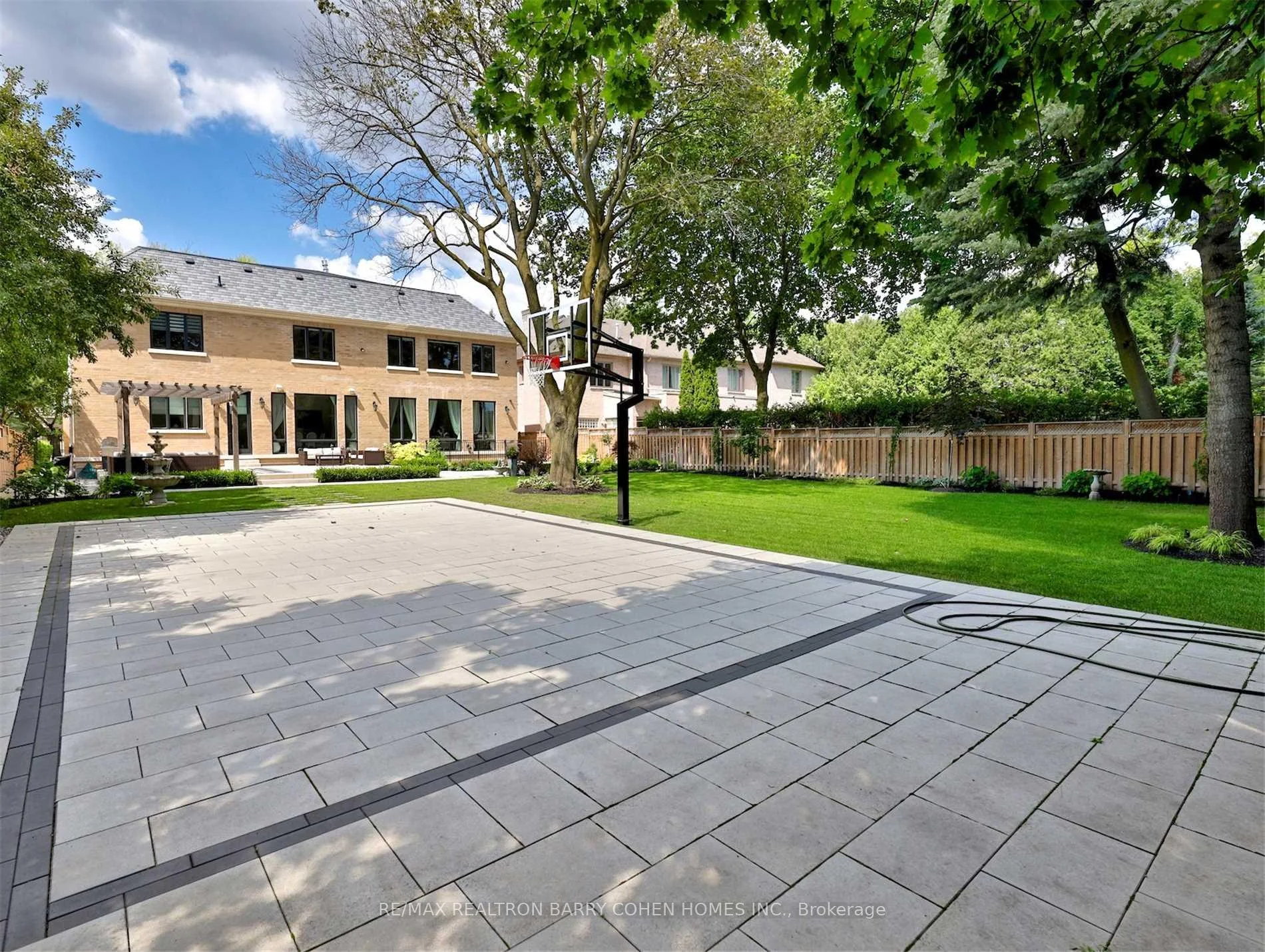 Photo 44 of 39 Arjay Crescent, North York, Bridle Path-Sunnybrook-York Mills — HOMEH