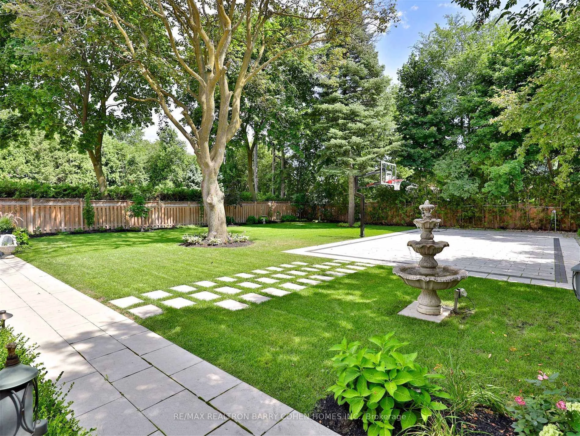 Photo 49 of 39 Arjay Crescent, North York, Bridle Path-Sunnybrook-York Mills — HOMEH