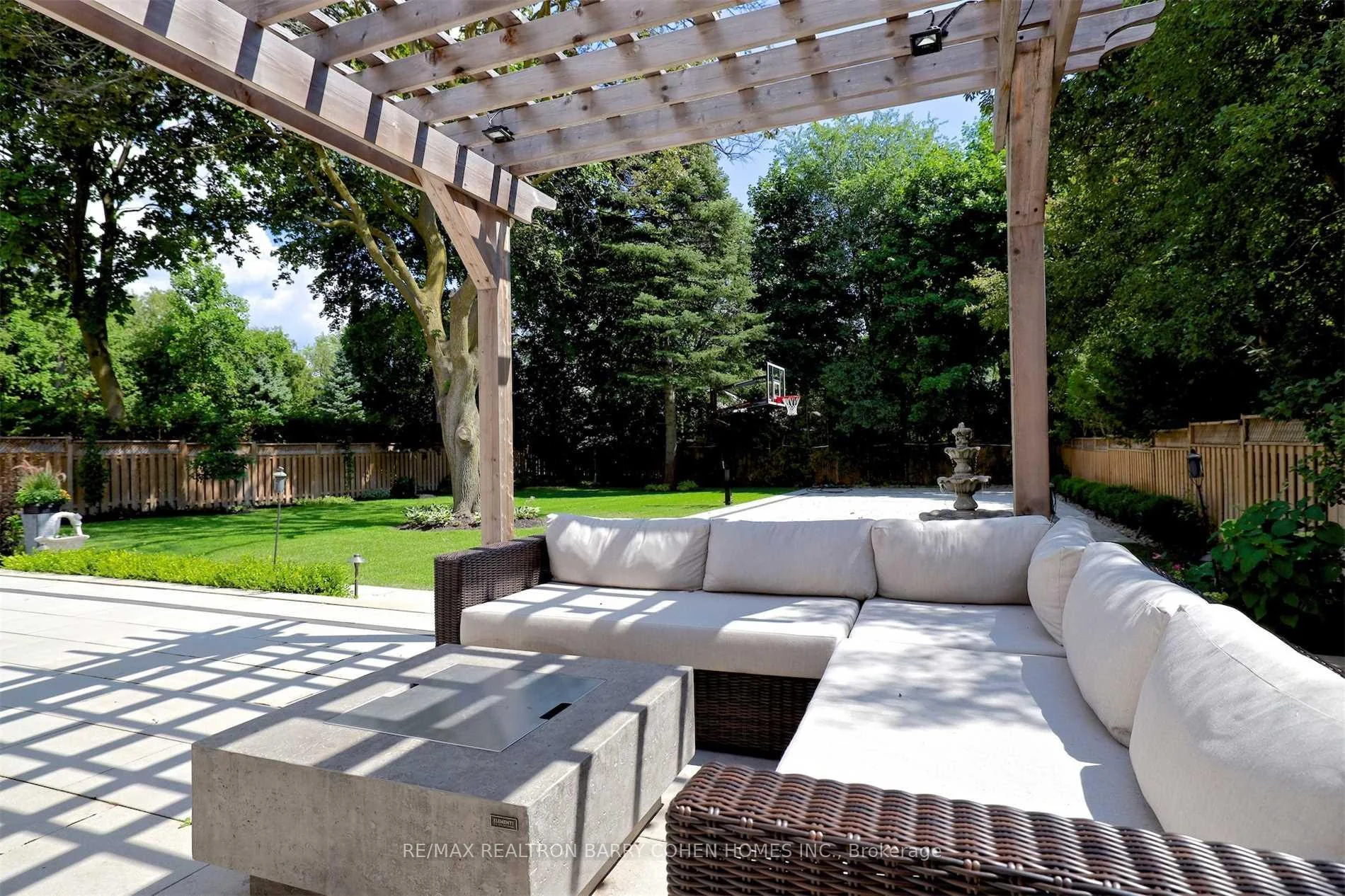 Photo 58 of 39 Arjay Crescent, North York, Bridle Path-Sunnybrook-York Mills — HOMEH