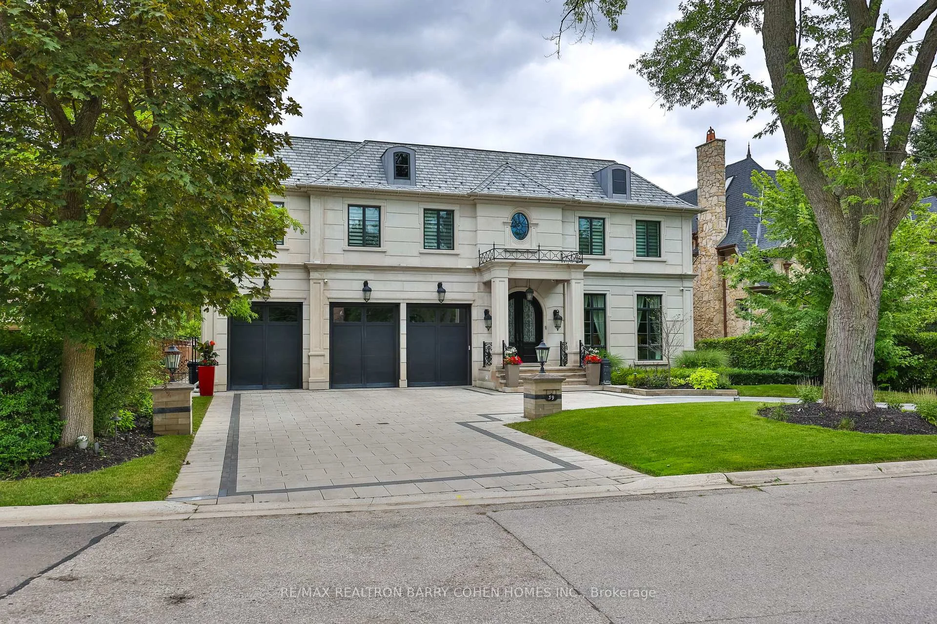 Photo 7 of 39 Arjay Crescent, North York, Bridle Path-Sunnybrook-York Mills — HOMEH