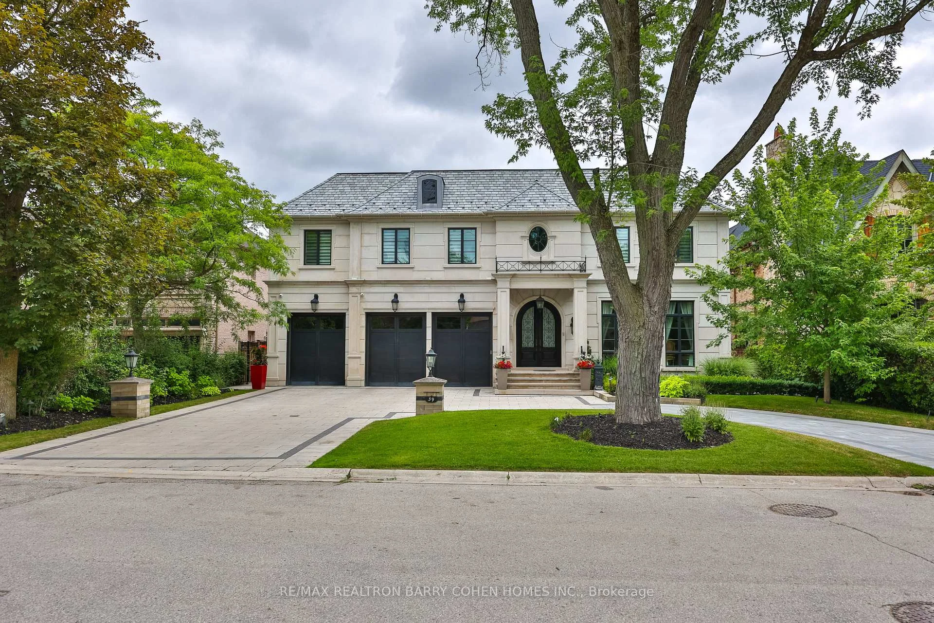 Photo 10 of 39 Arjay Crescent, North York, Bridle Path-Sunnybrook-York Mills — HOMEH