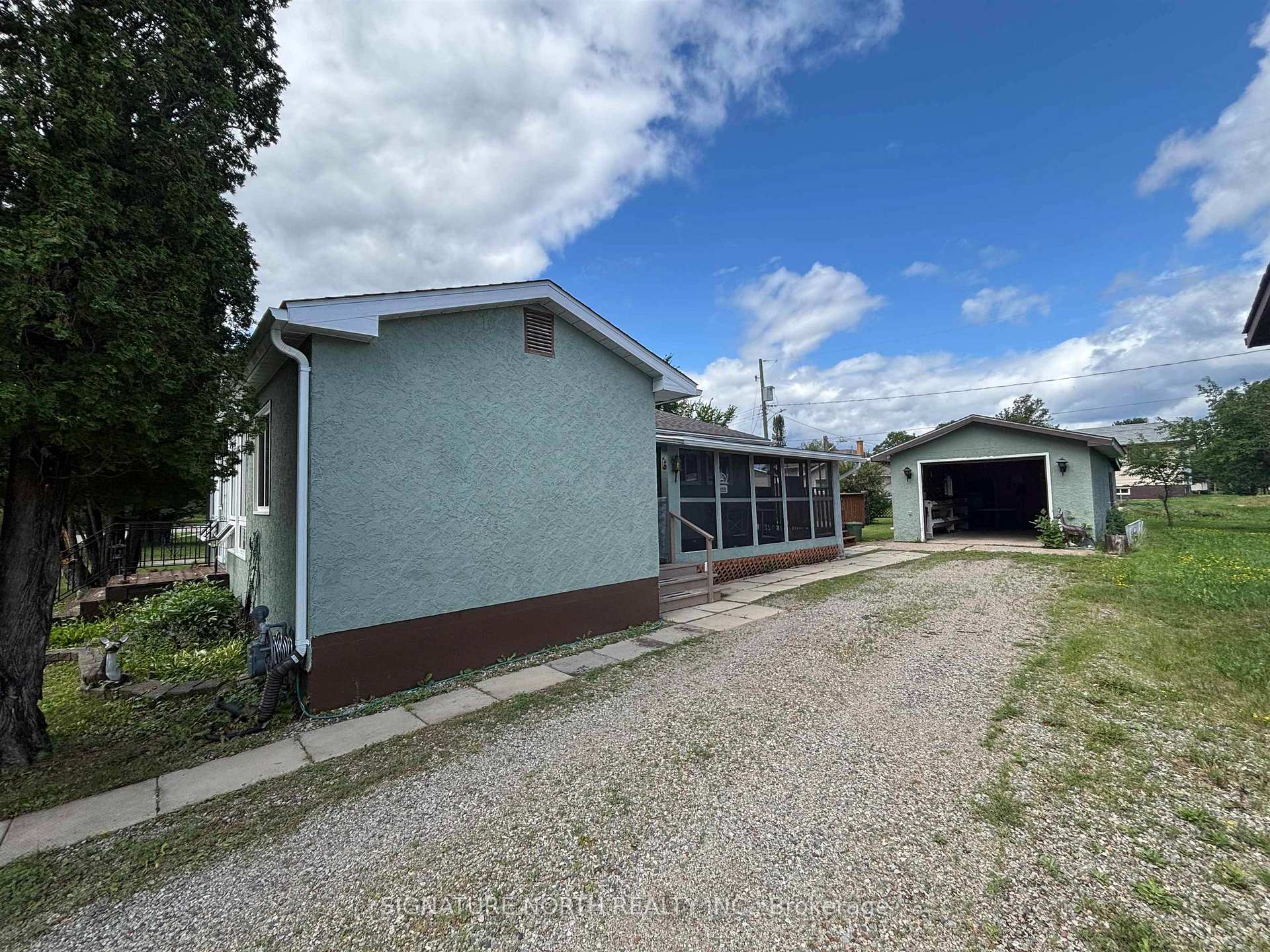 Photo 3 of 170 Pine Crescent, Atikokan — HOMEH