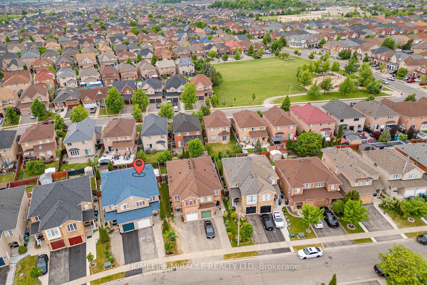 Photo 3 of 26 Roadmaster Lane, Brampton, Fletcher's Meadow — HOMEH