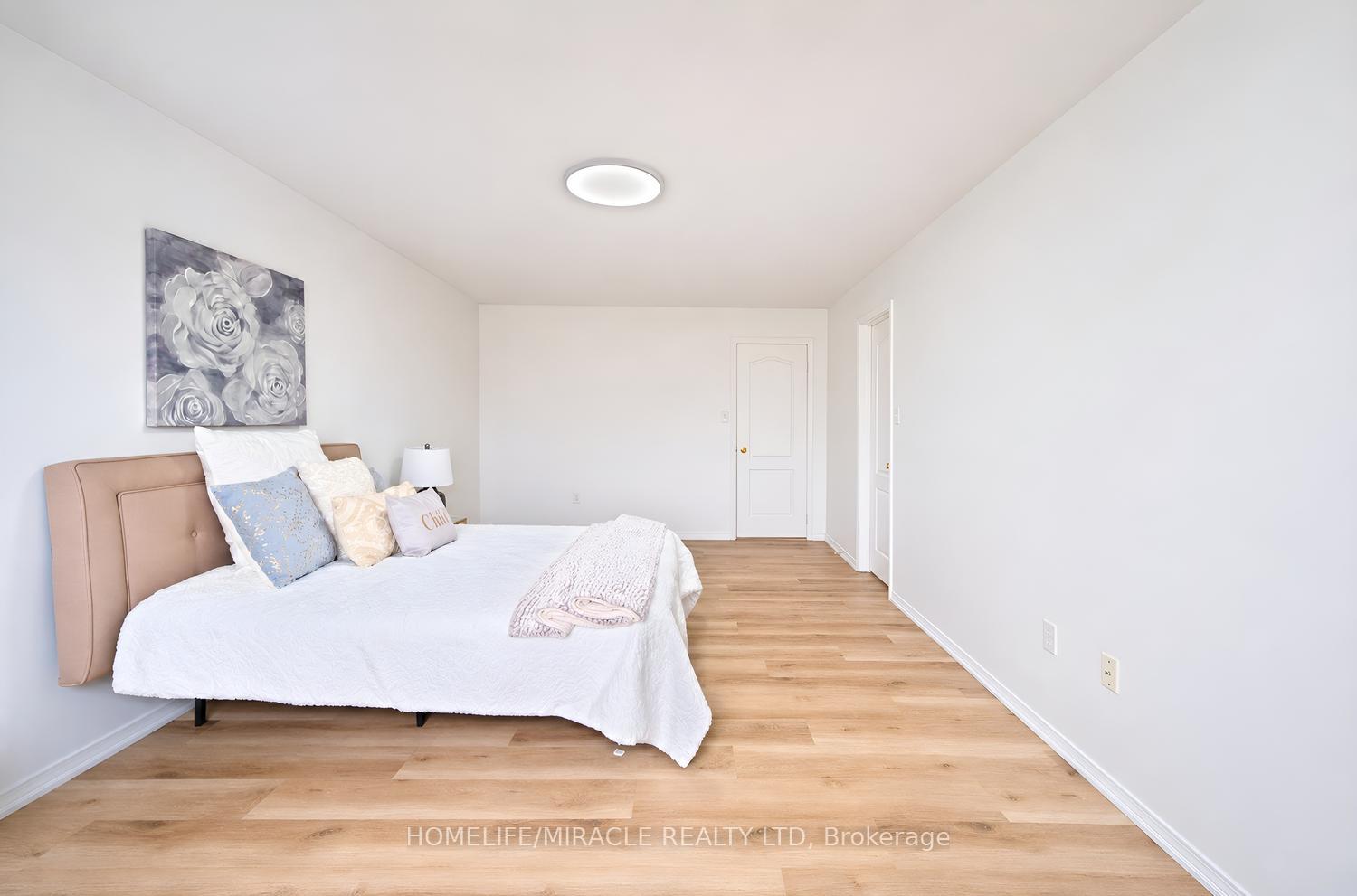 Photo 33 of 26 Roadmaster Lane, Brampton, Fletcher's Meadow — HOMEH