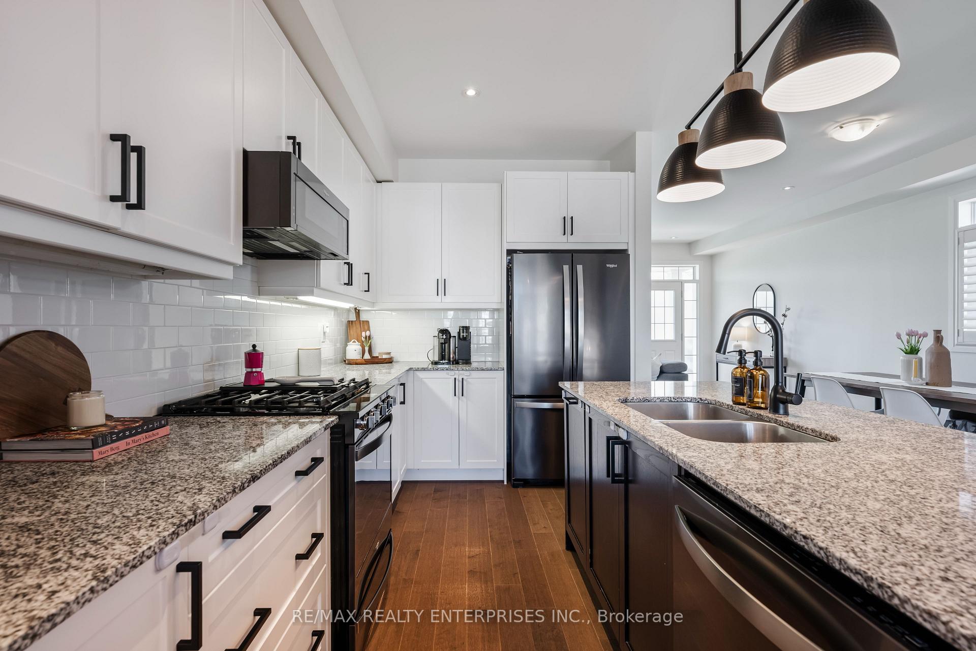 Photo 11 of Unit #25, 172 Parkinson Crescent, Orangeville — HOMEH