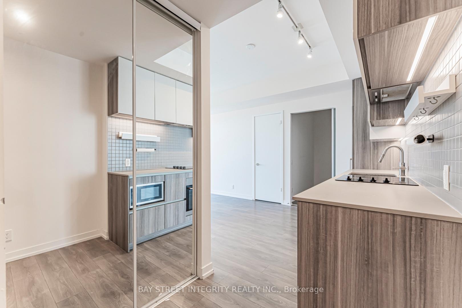 Photo 9 of Unit 4712, 5 Buttermill Avenue, Vaughan, Vaughan Corporate Centre — HOMEH
