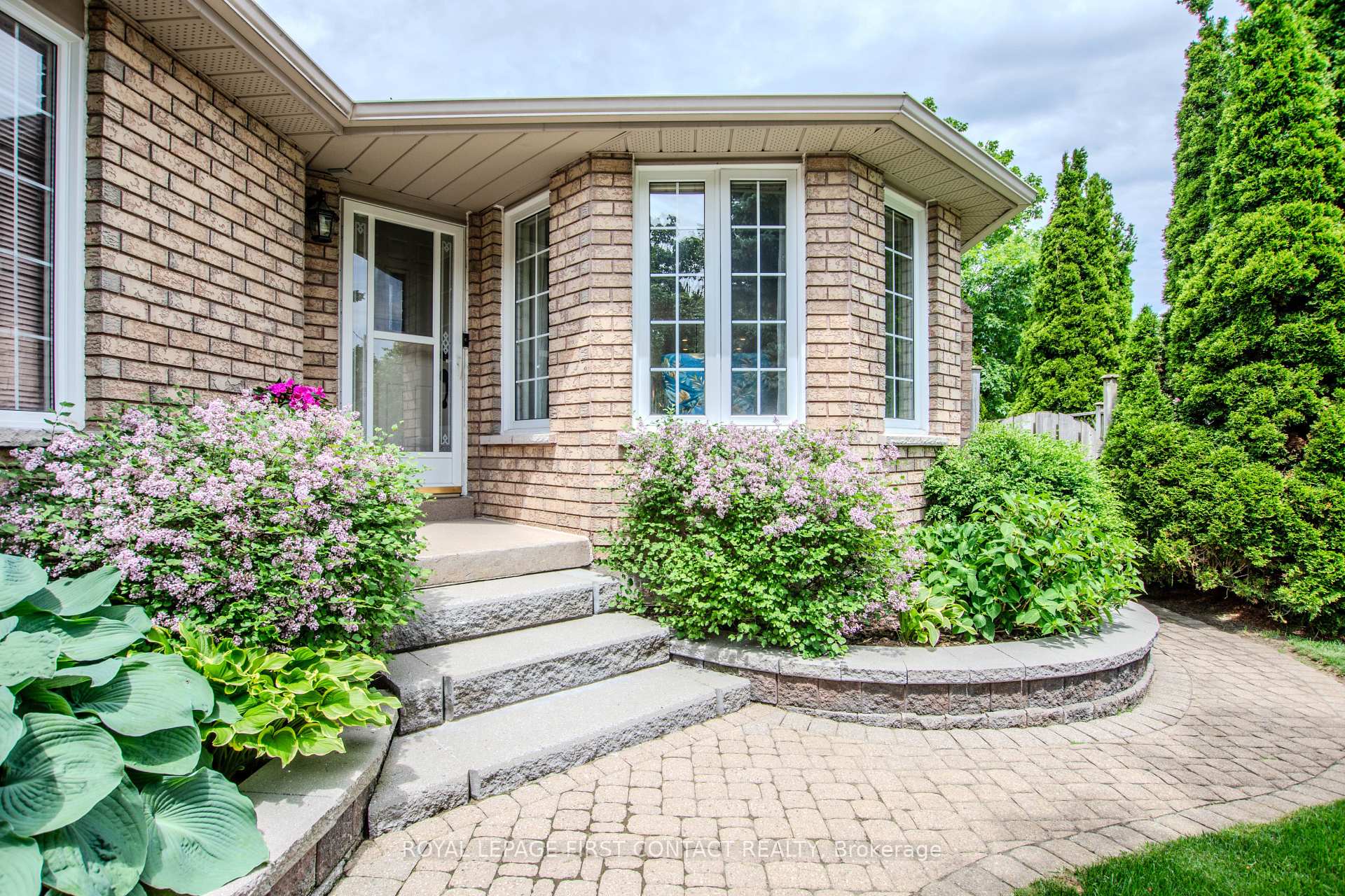 Photo 4 of 20 McVeigh Drive, Barrie, Northwest — HOMEH